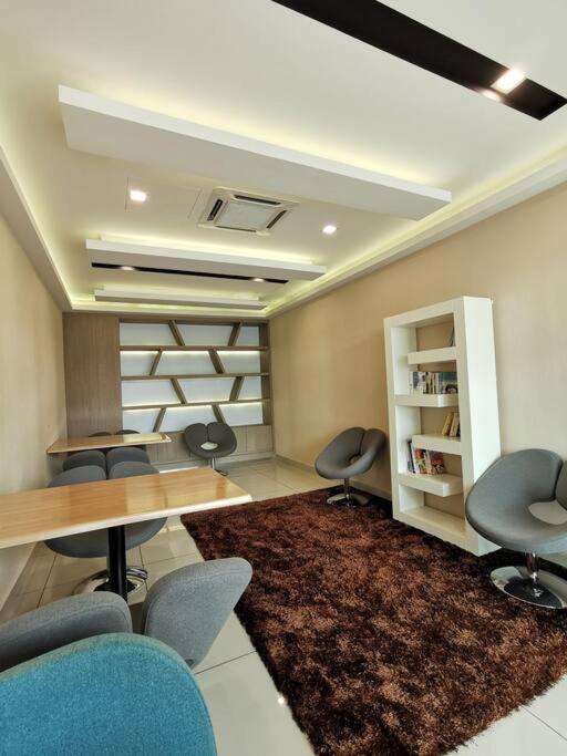 Bukit Indah 12pax Aeon Lego Wi-fi Netflix BySTAY