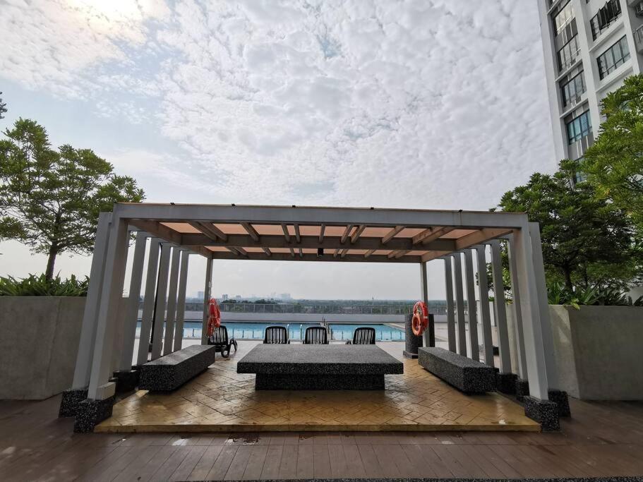 Bukit Indah 12pax Aeon Lego Wi-fi Netflix BySTAY