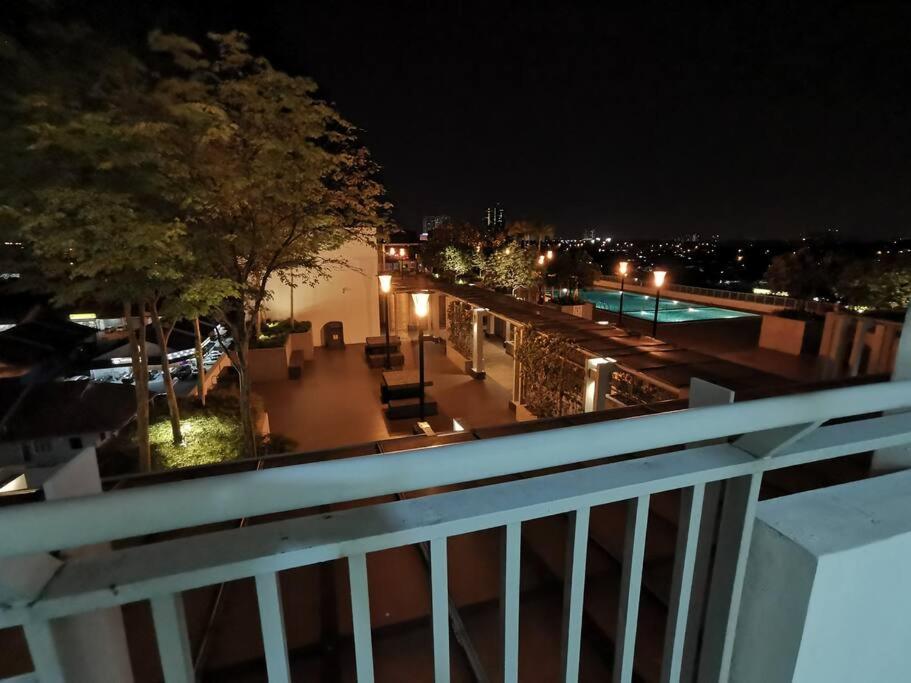 Bukit Indah 12pax Aeon Lego Wi-fi Netflix BySTAY
