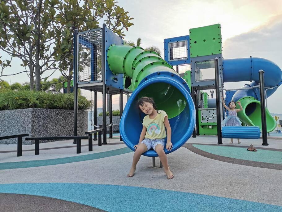 Bukit Indah 12pax Aeon Lego Wi-fi Netflix BySTAY