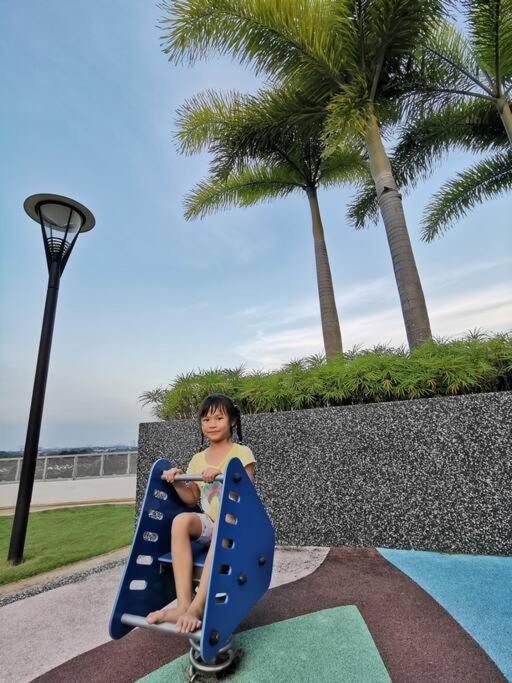 Bukit Indah 12pax Aeon Lego Wi-fi Netflix BySTAY
