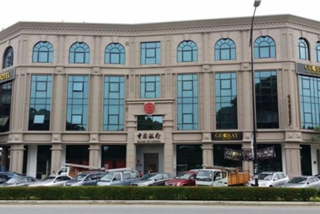 Bukit Indah 12pax Aeon Lego Wi-fi Netflix BySTAY