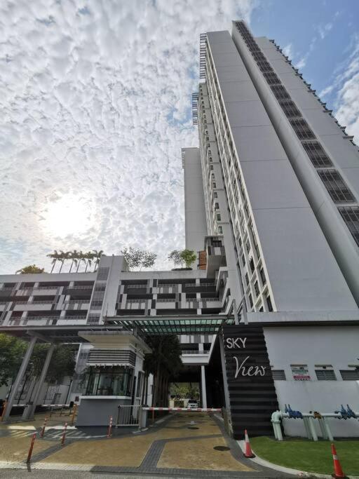 Bukit Indah 12pax Aeon Lego Wi-fi Netflix BySTAY