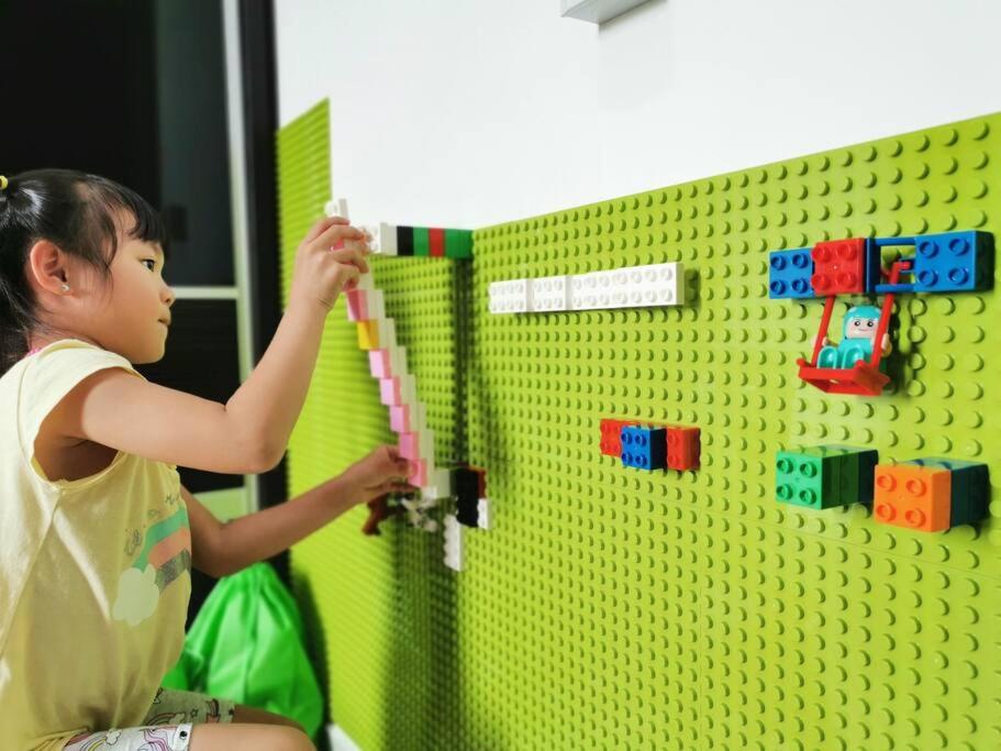 Bukit Indah 12pax Aeon Lego Wi-fi Netflix BySTAY