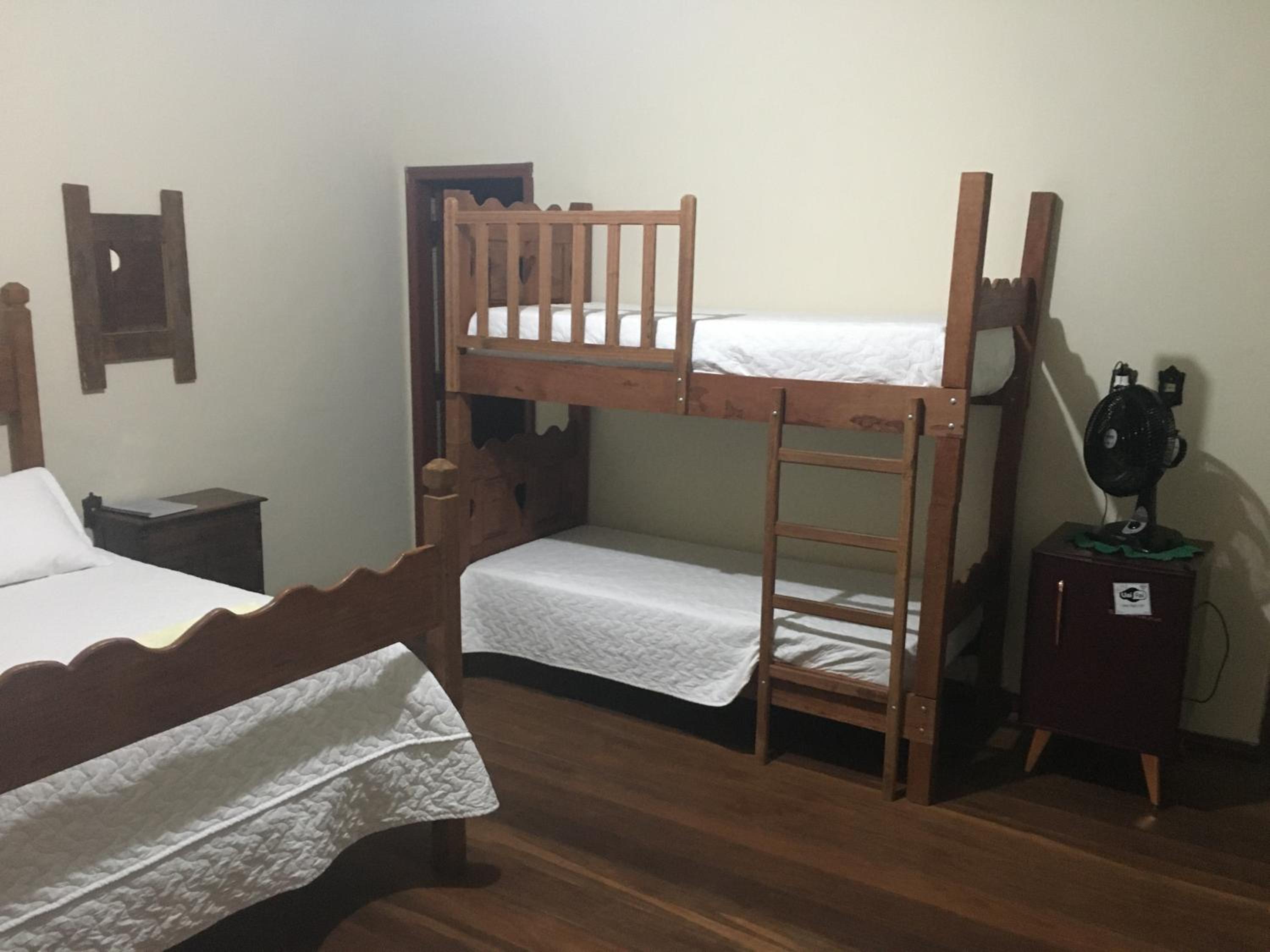 CASA RAIZ cama, café e prosa