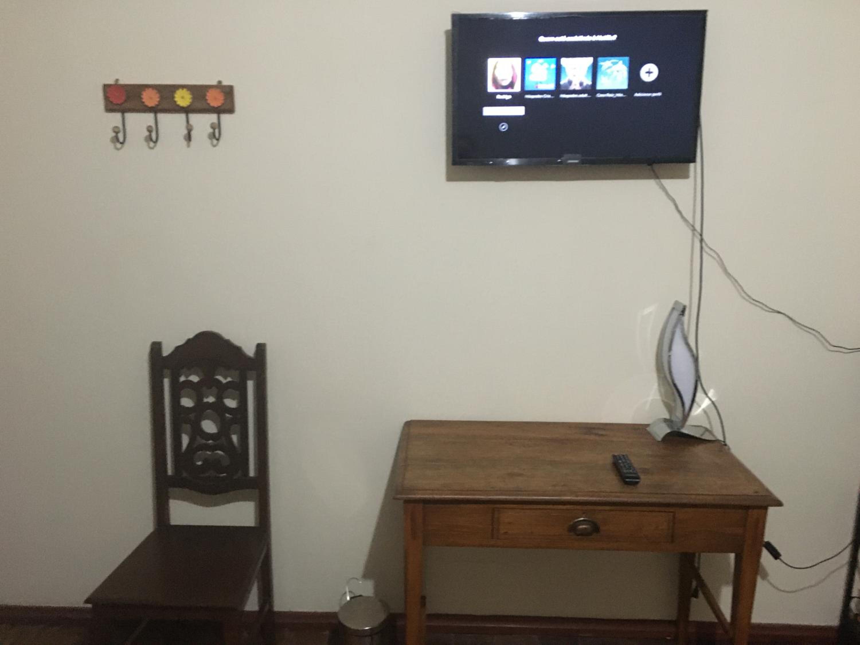 CASA RAIZ cama, café e prosa