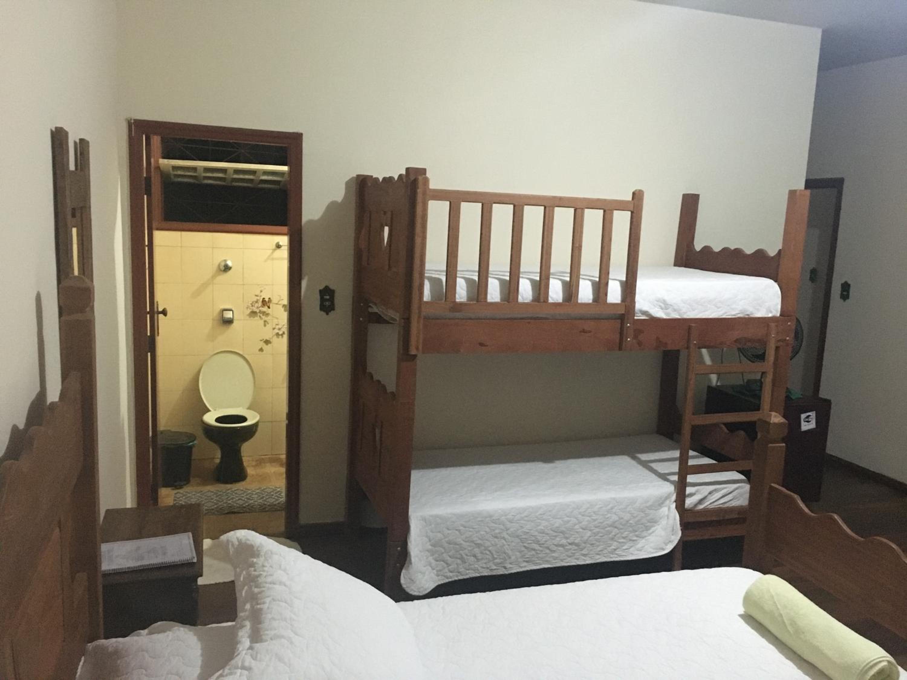 CASA RAIZ cama, café e prosa