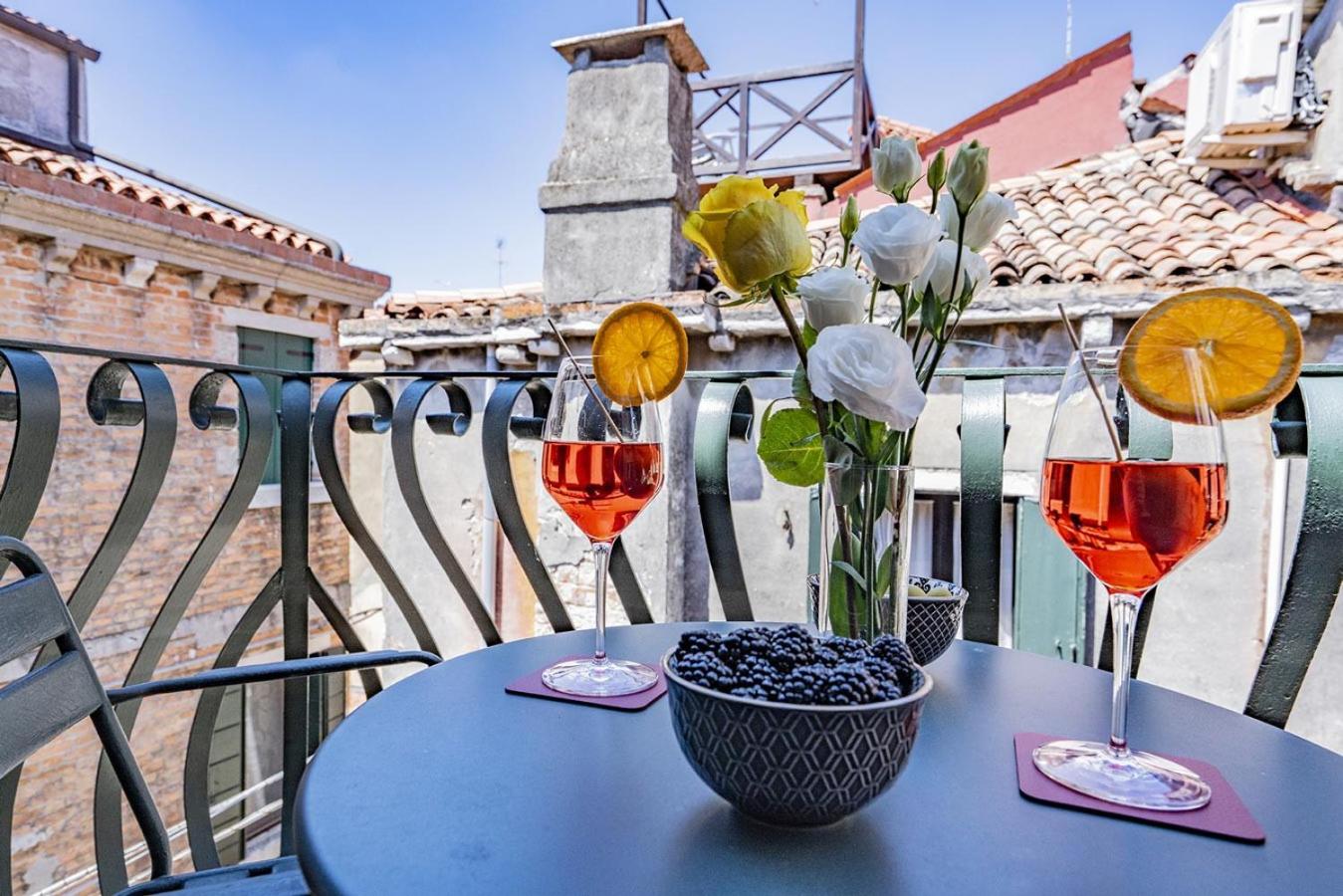 Lo Squero 3 Apartment with Balcony in Dorsoduro