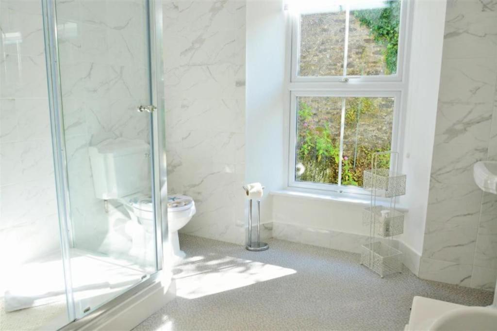 Fabulous 2 Bed Cottage - Outstanding Sea Views view 3
