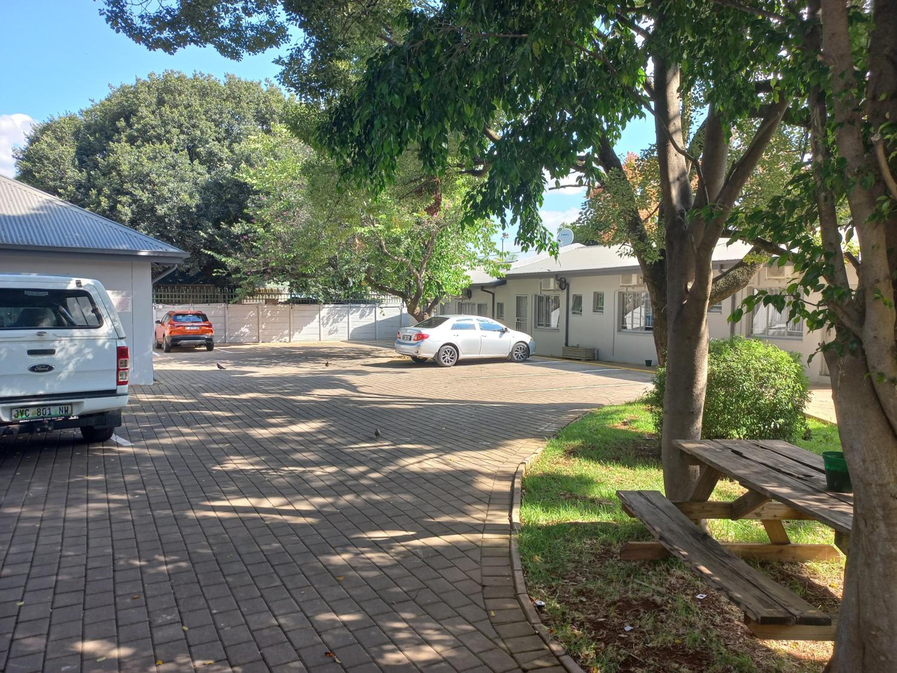 Triple9 Hatfield Guesthouse
