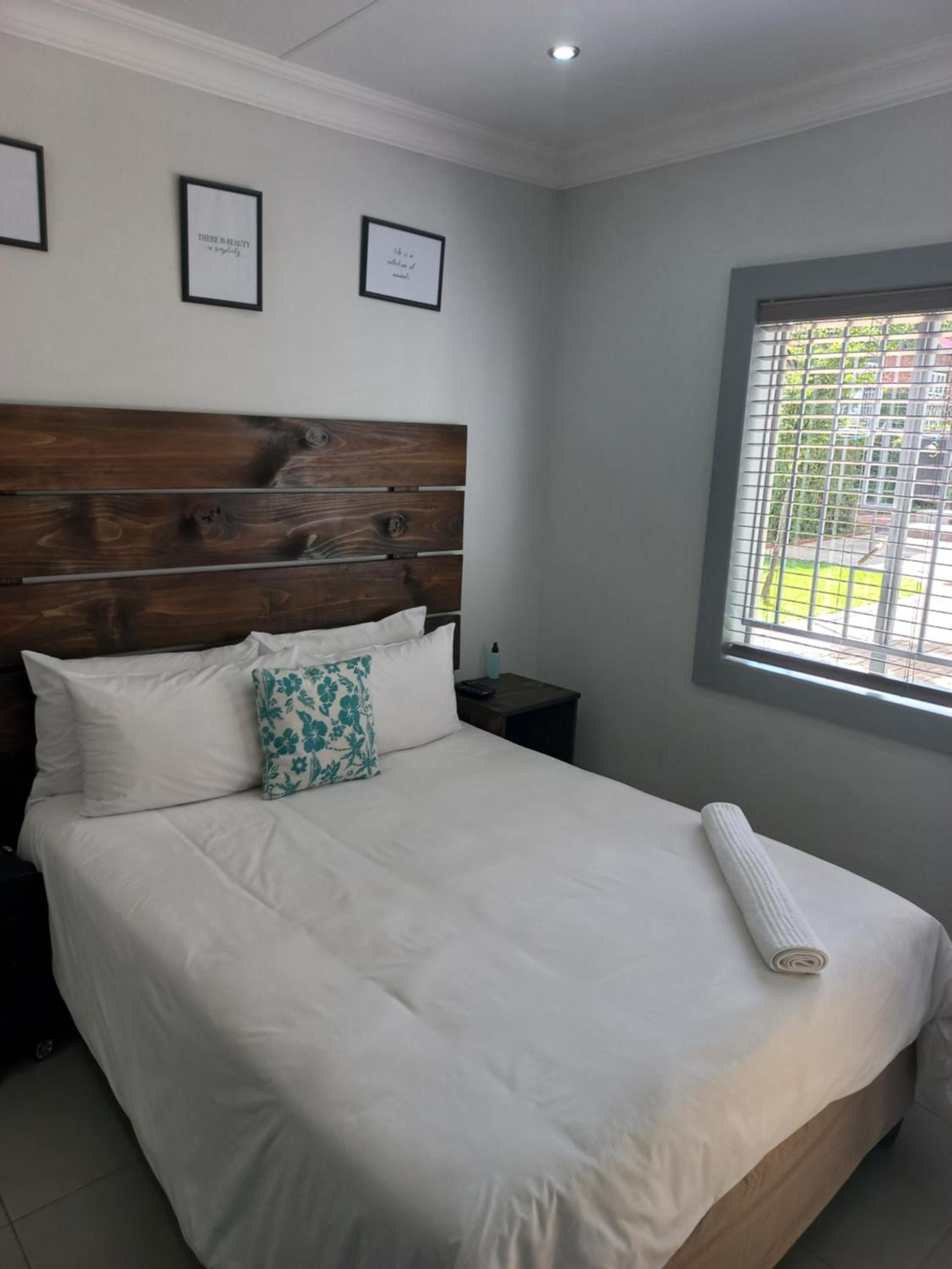 Triple9 Hatfield Guesthouse