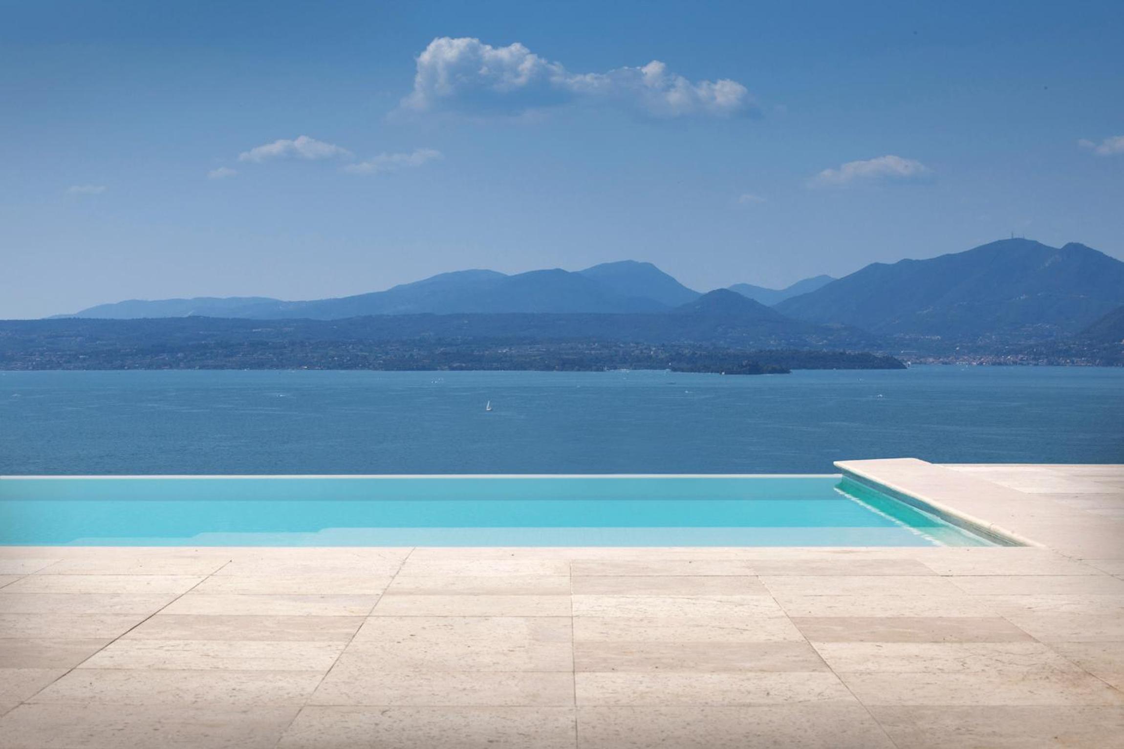 Villa Sybille With Pool And Lake View photo 5