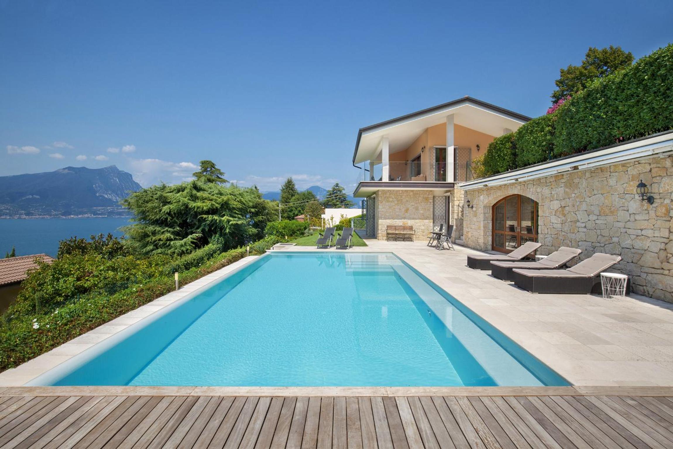 Villa Sybille With Pool And Lake View photo 3
