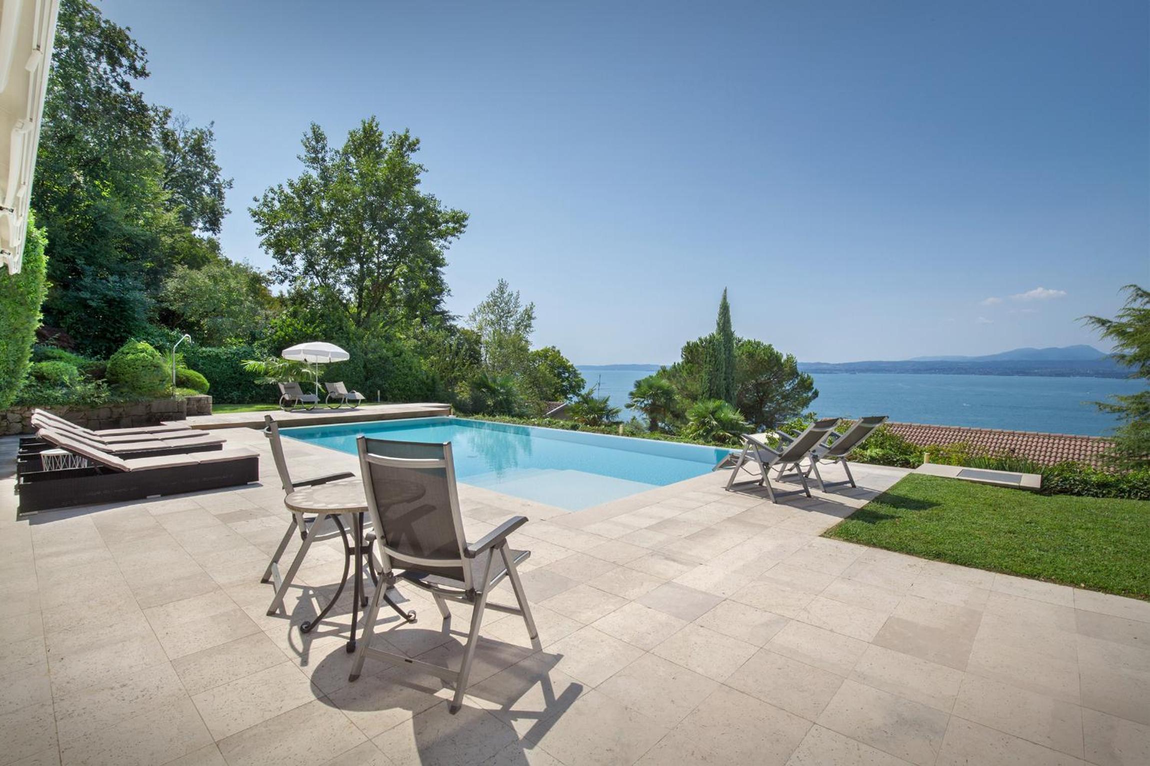 Villa Sybille With Pool And Lake View photo 2