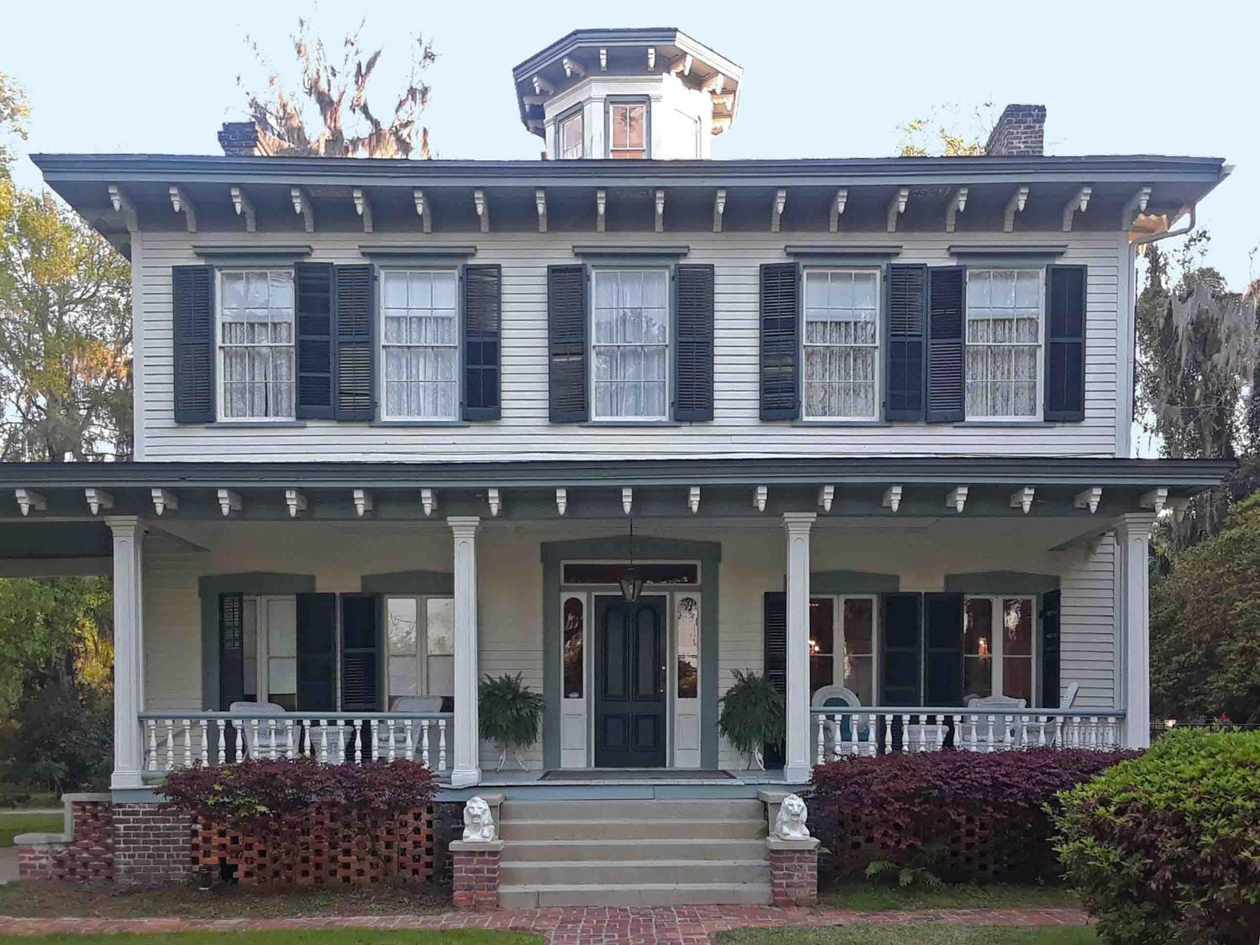 1872 Denham Inn - Property Image 2