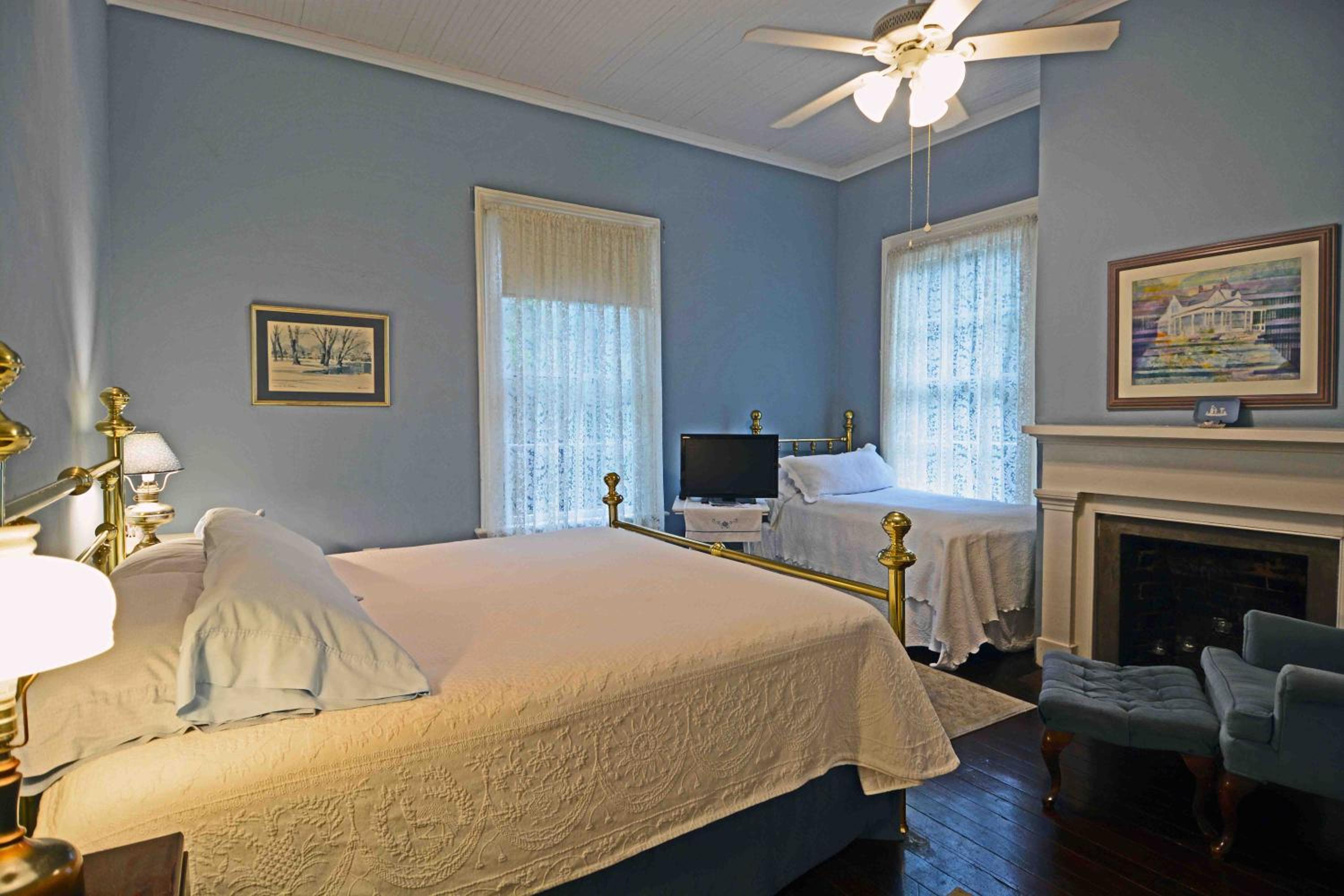 1872 Denham Inn