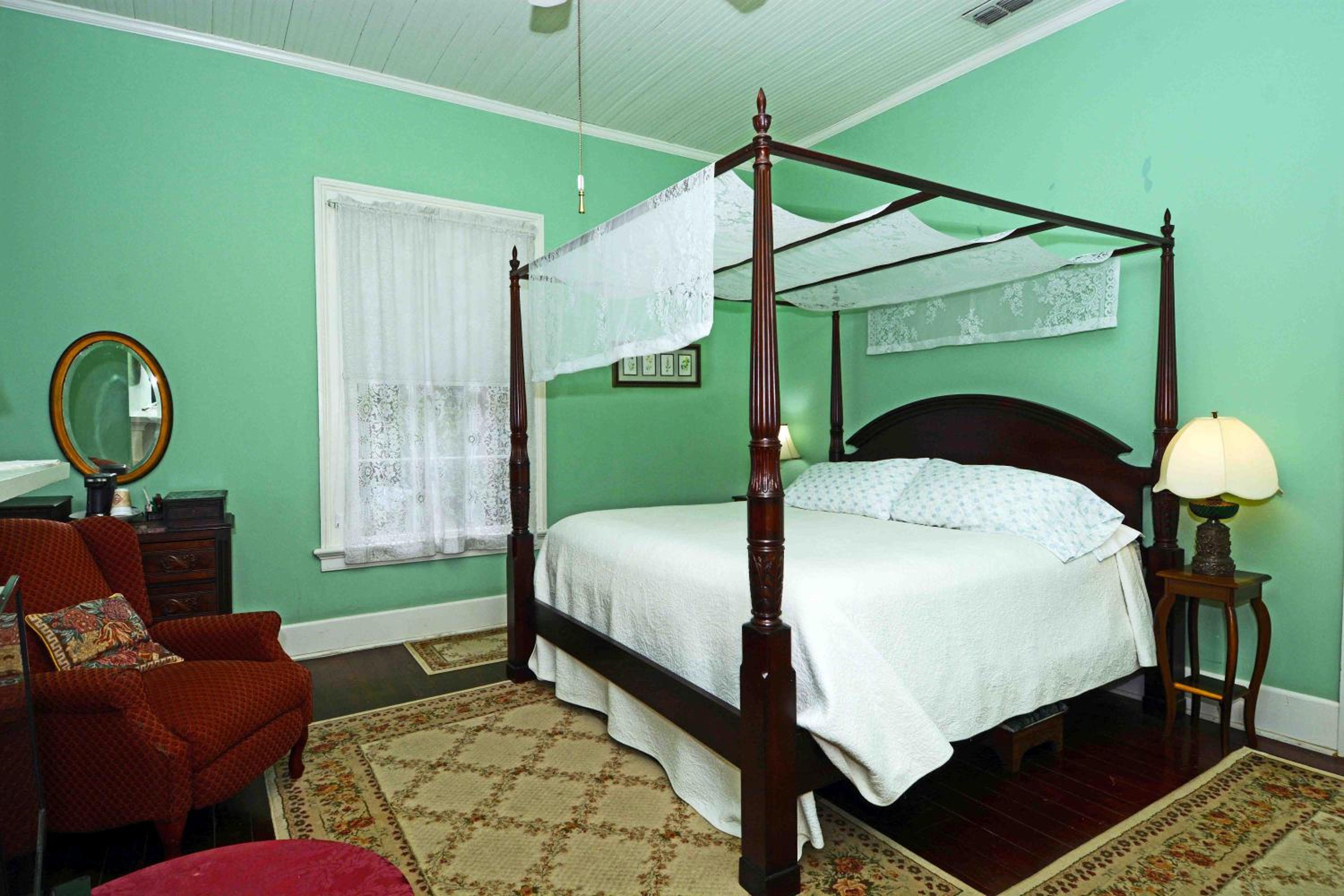 1872 Denham Inn