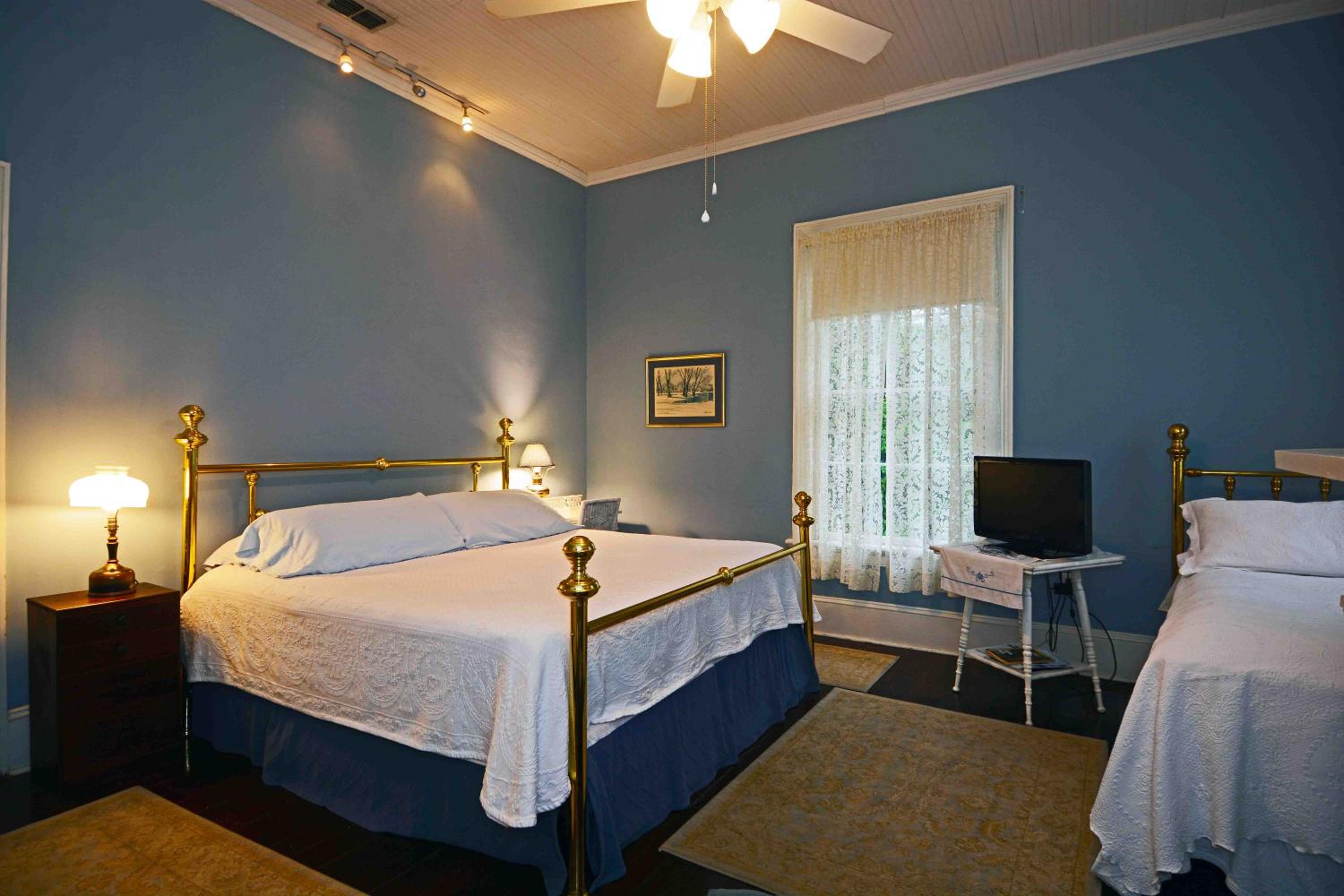 1872 Denham Inn