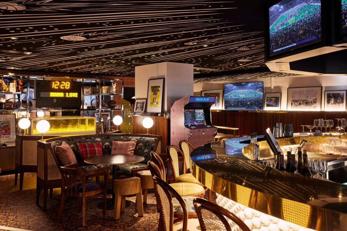 bar