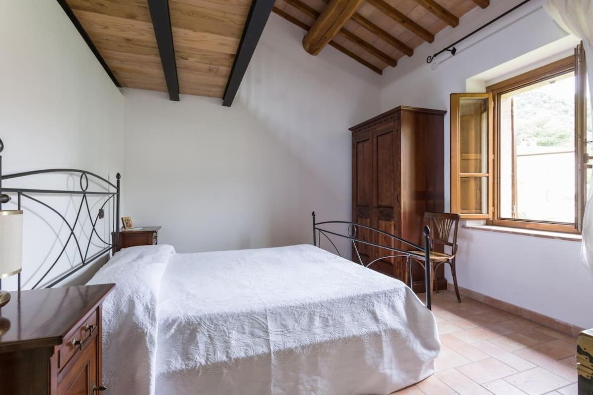 Casa ridente nella valle del Menotre con giardino view 5