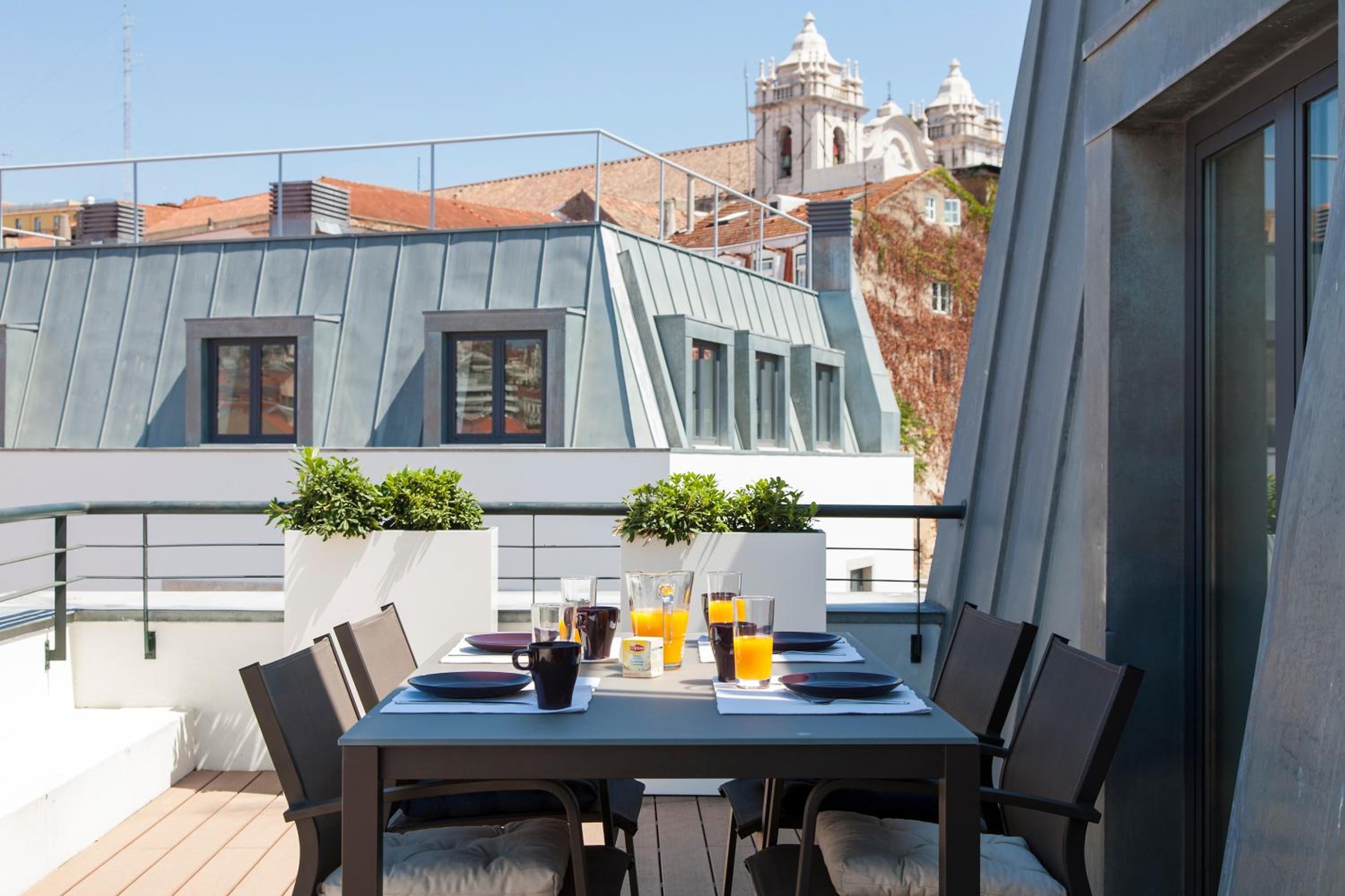 GuestReady - Central stylish home with parking view 4