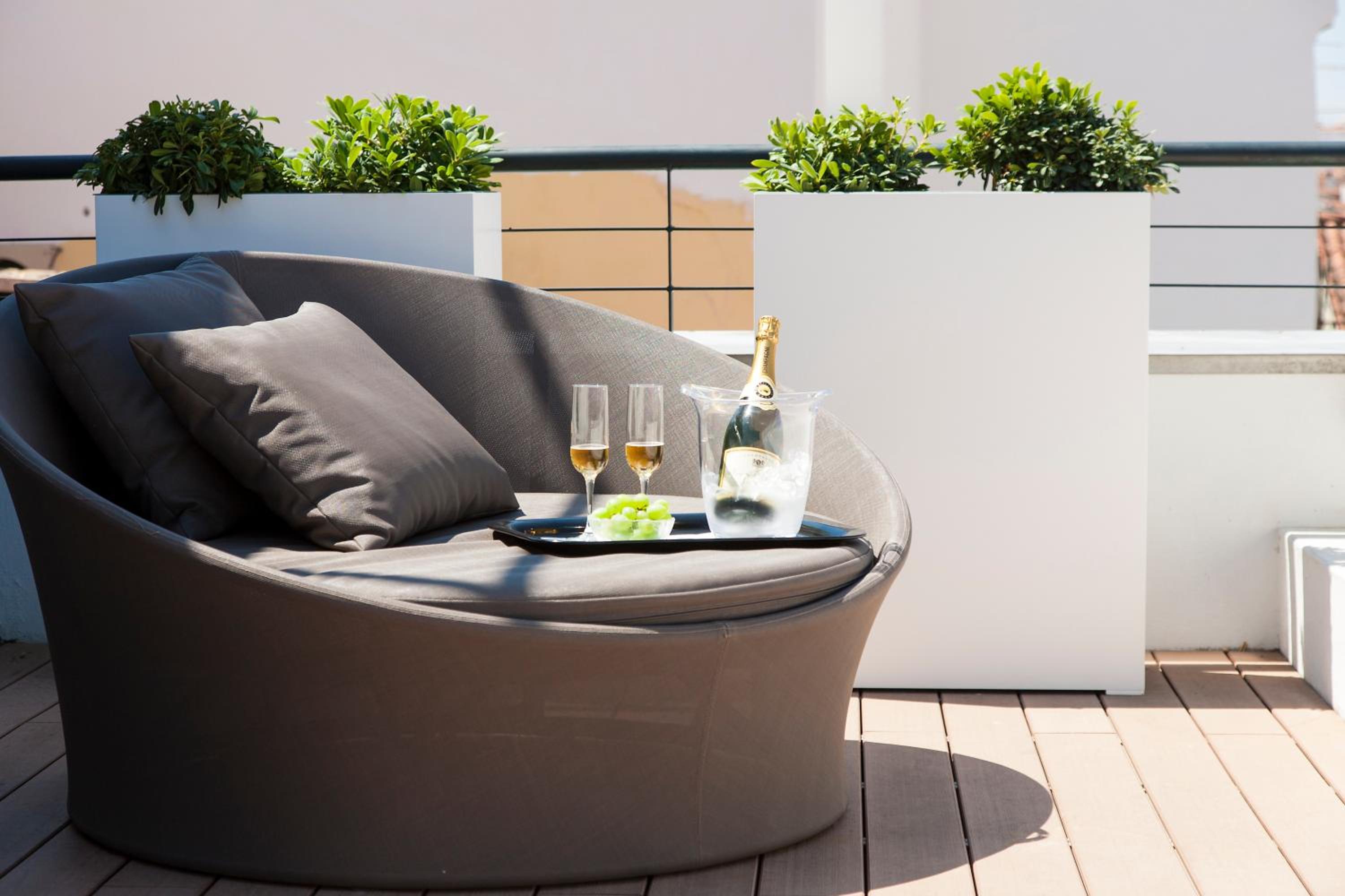 GuestReady - Central stylish home with parking view 5