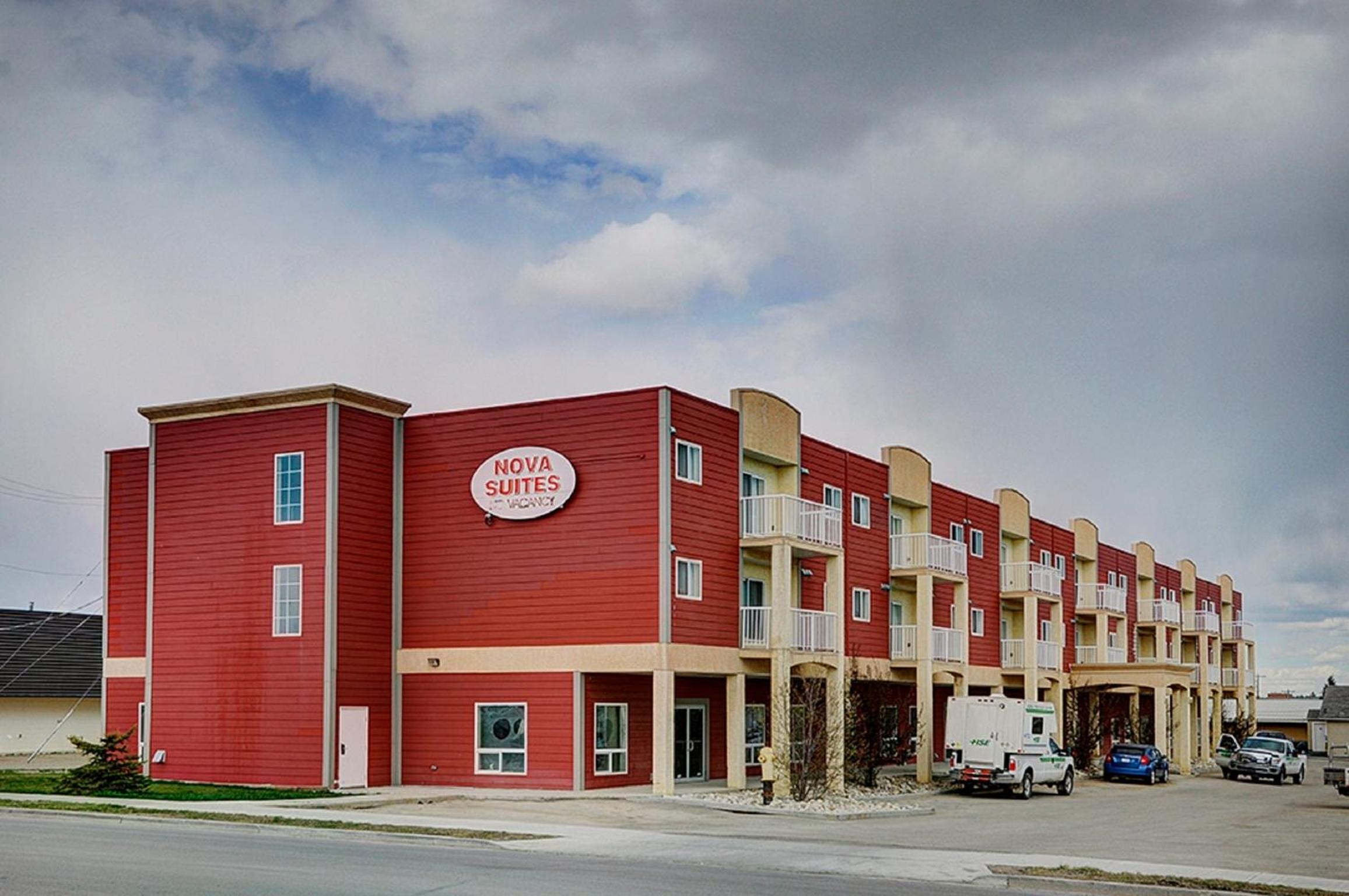Edson Vacations - Nova Inn Edson - Property Image 1