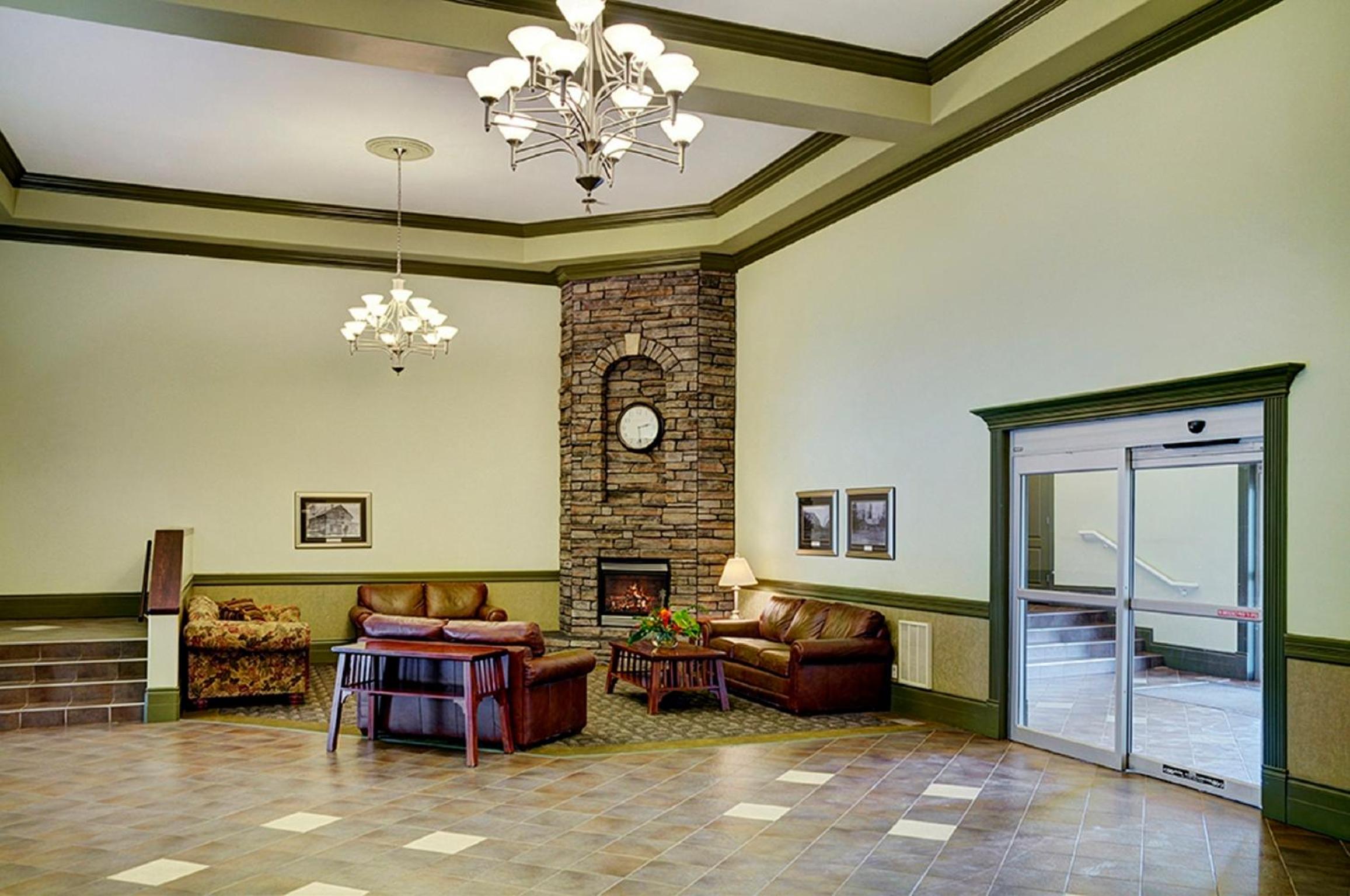 Edson Vacations - Nova Inn Edson - Property Image 5
