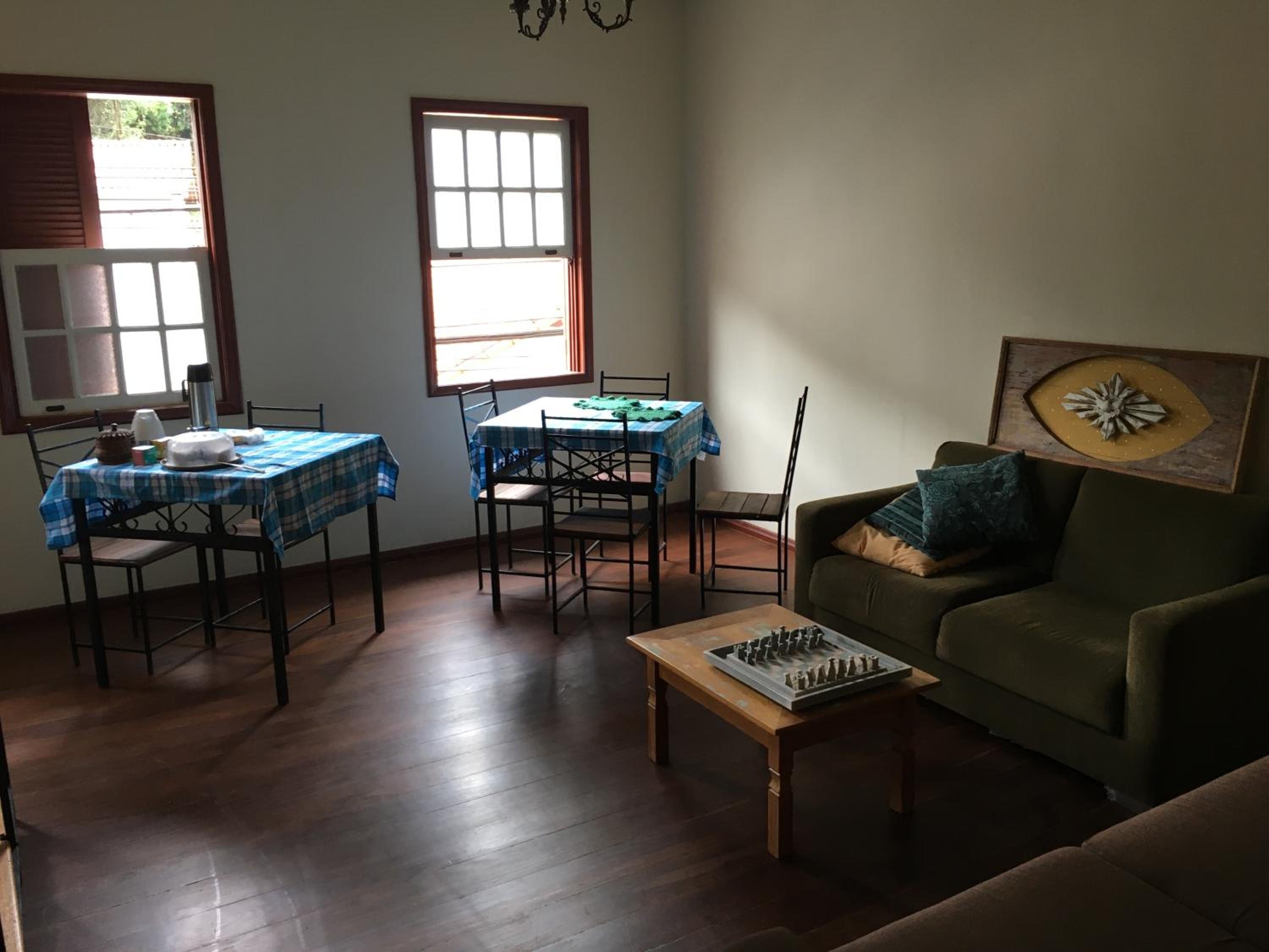 CASA RAIZ cama, café e prosa