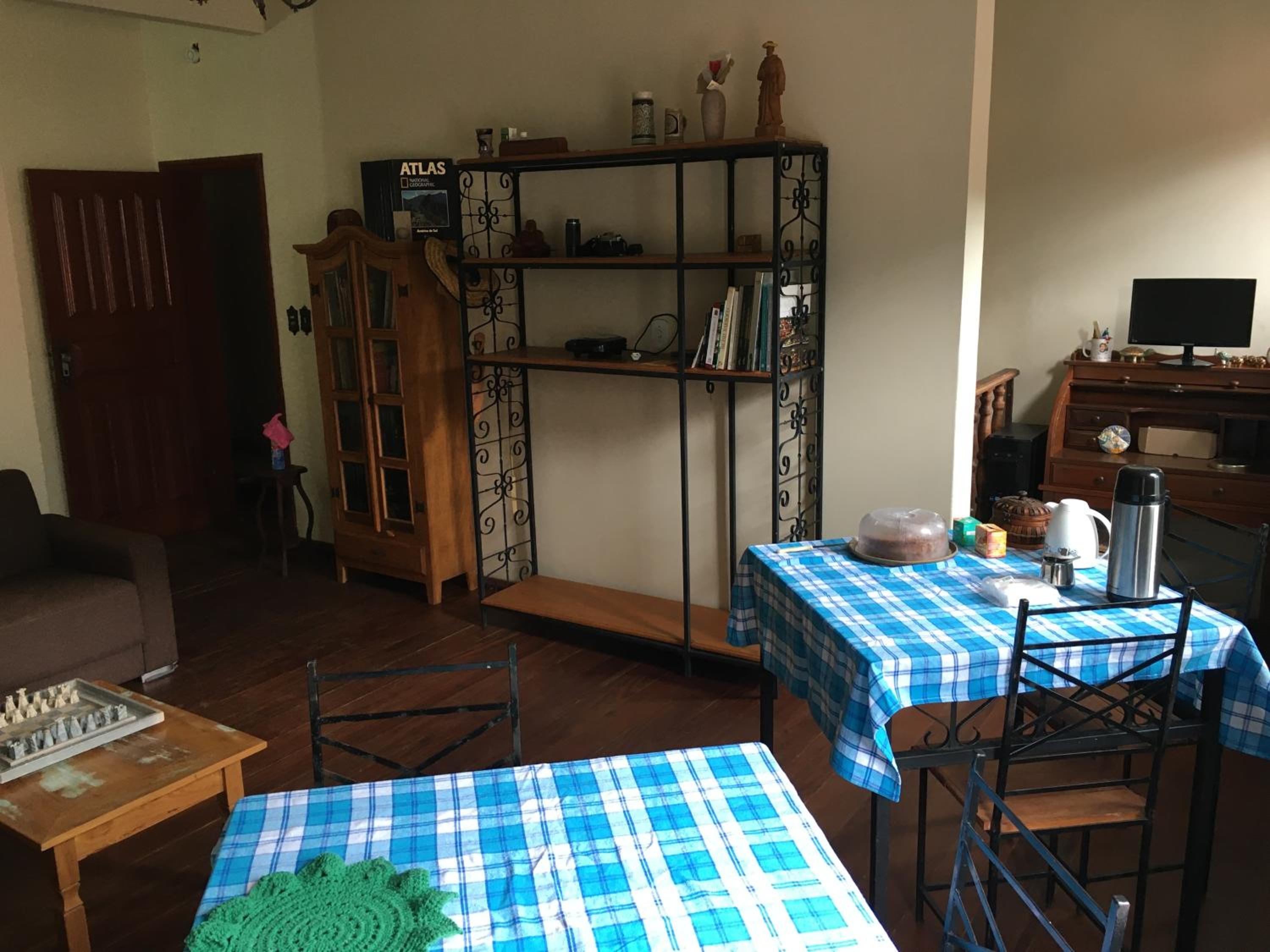 CASA RAIZ cama, café e prosa