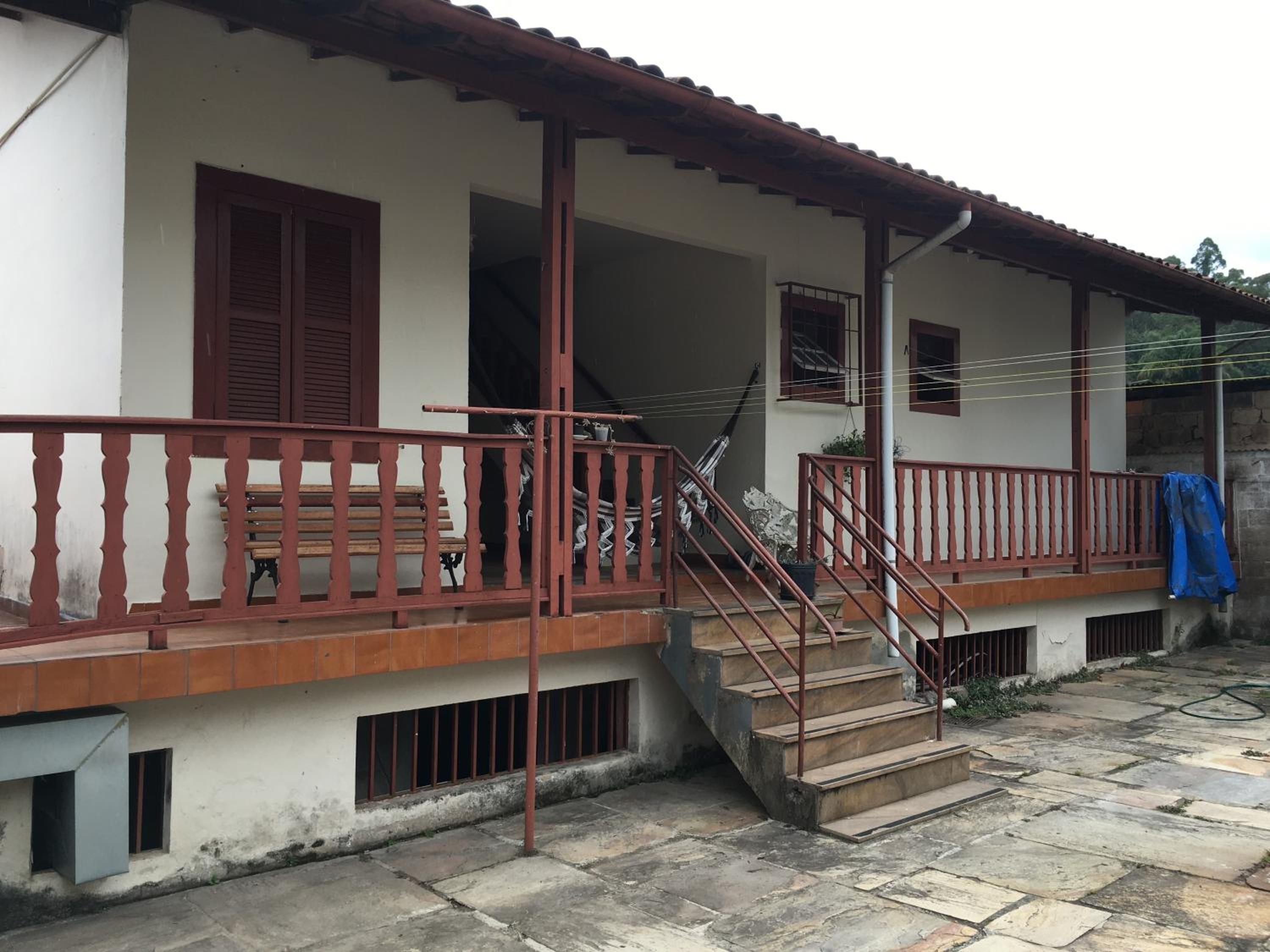 CASA RAIZ cama, café e prosa