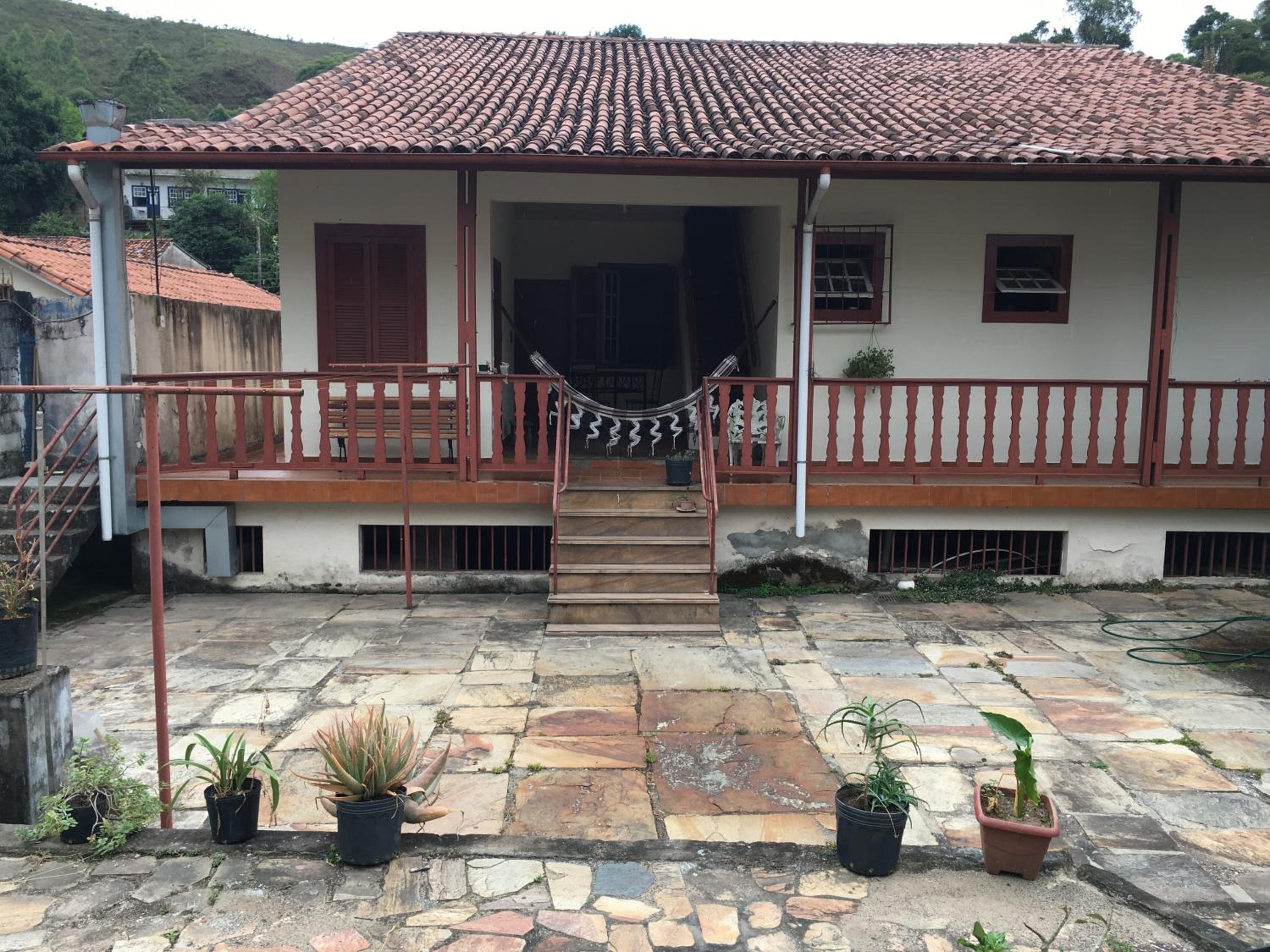 CASA RAIZ cama, café e prosa
