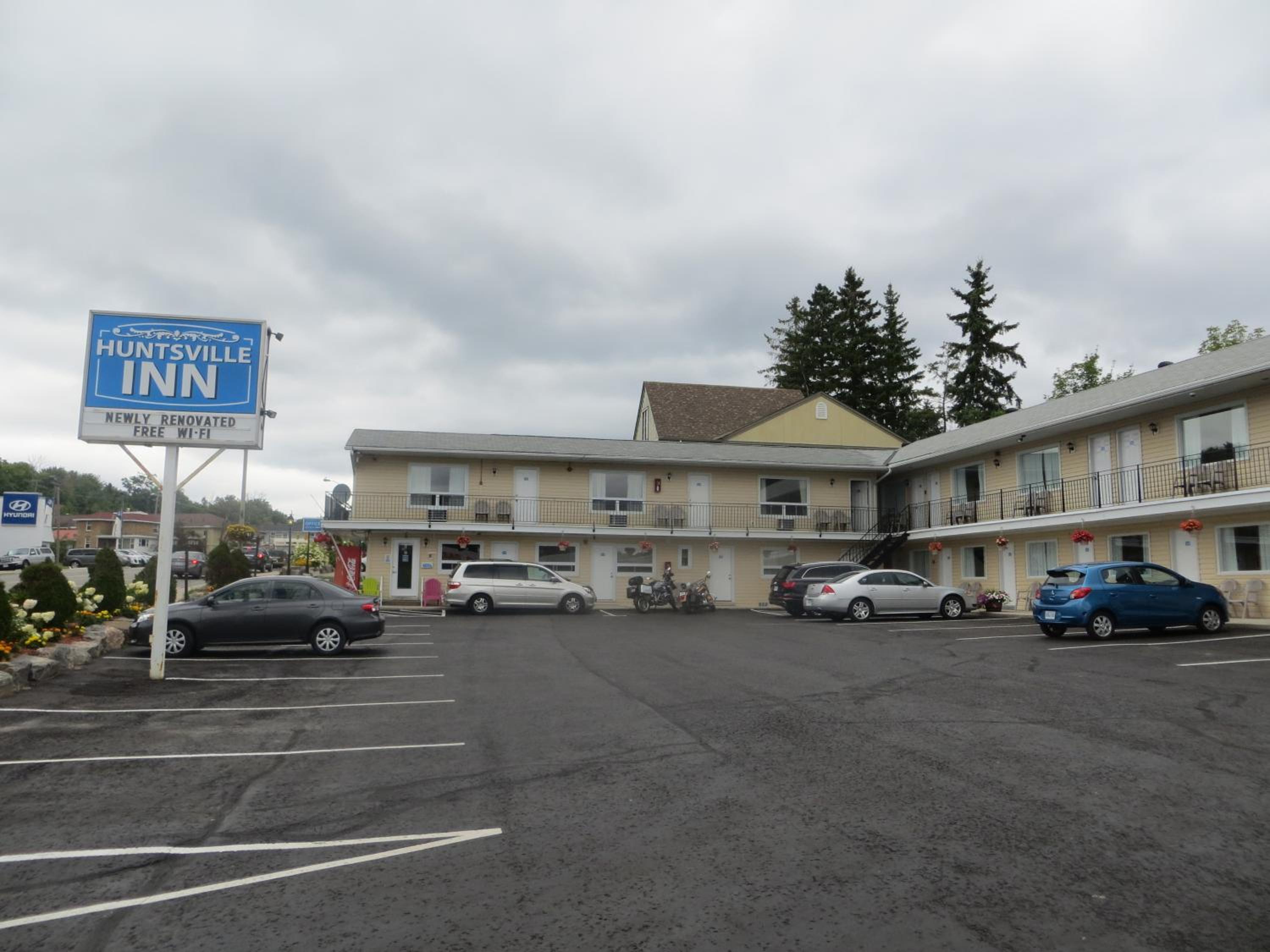 Huntsville Vacations - Huntsville Inn - Property Image 2