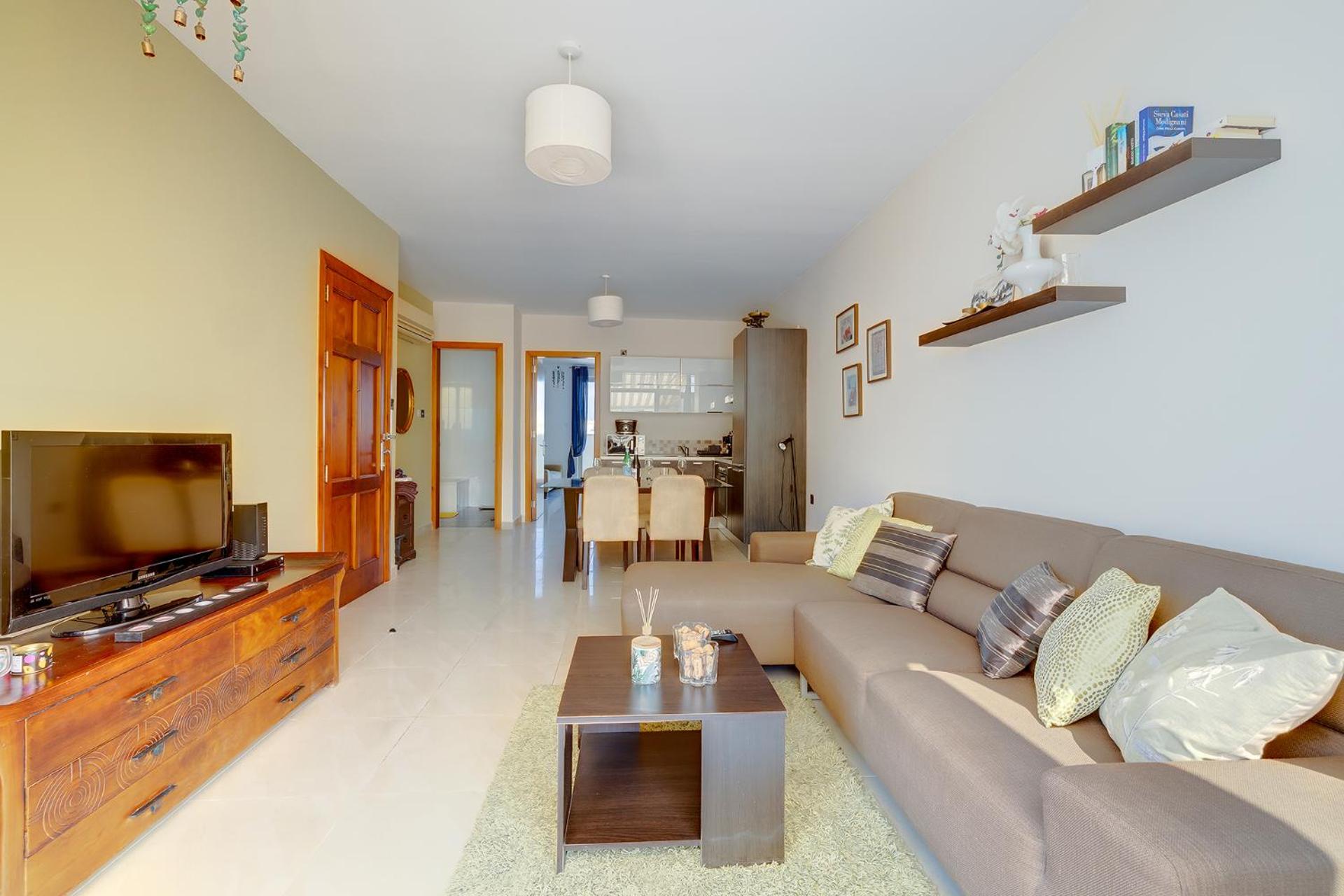 Cosy 1BR Penthouse close to the Promenade view 4