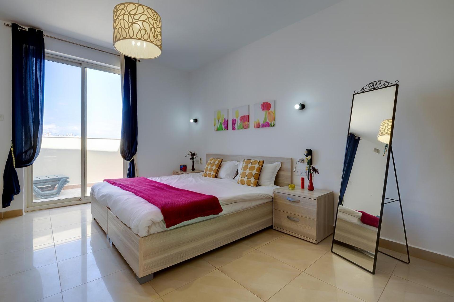 Cosy 1BR Penthouse close to the Promenade view 5