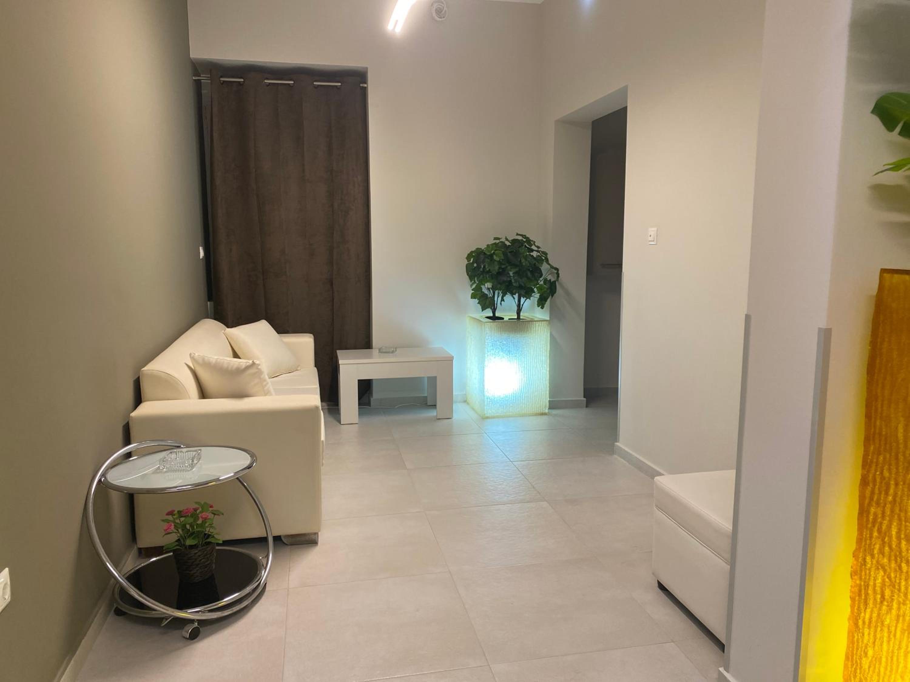 Alekos Apartments 2 Netflix, Self Check-In