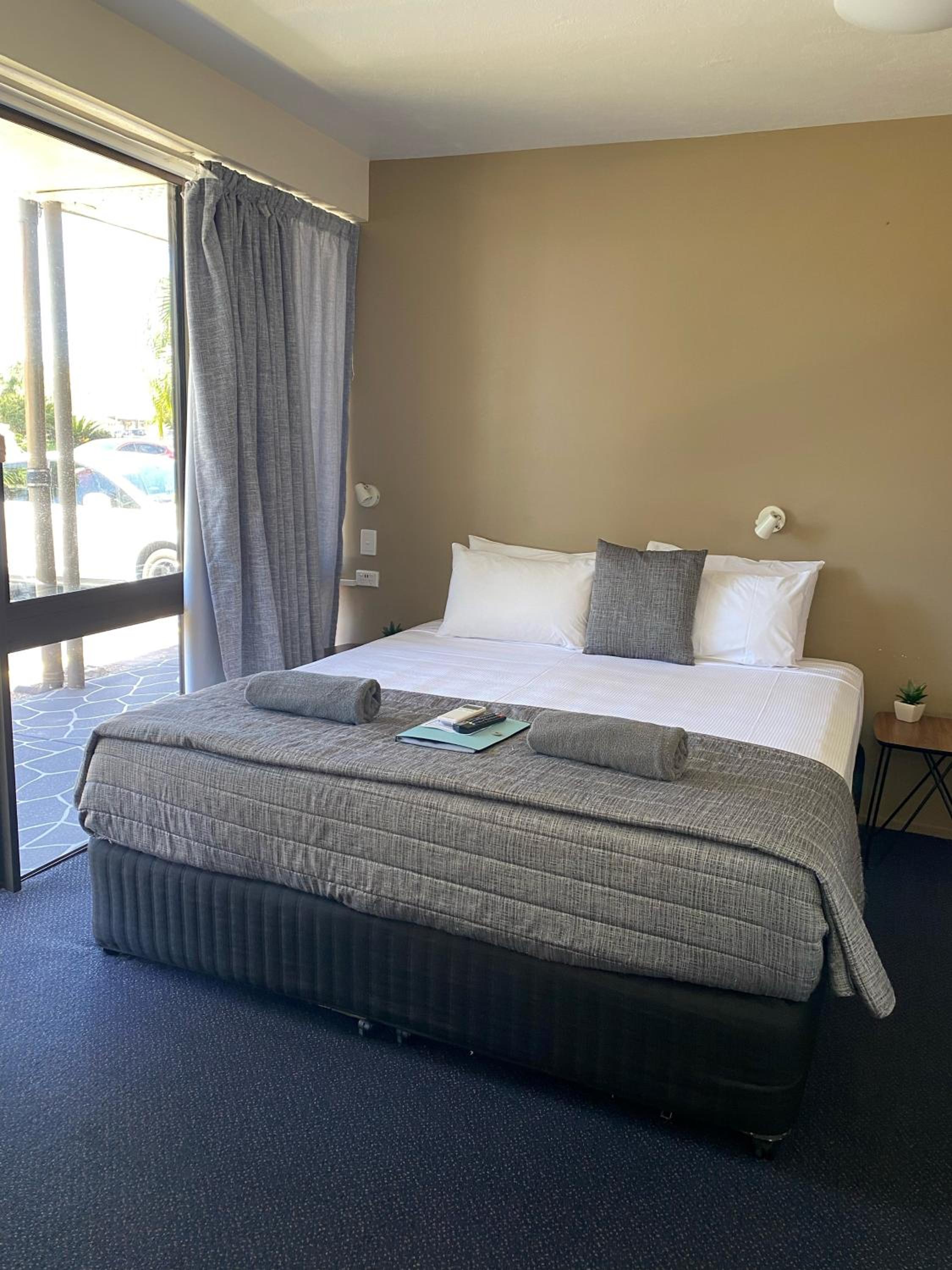 Mid City Motor Inn