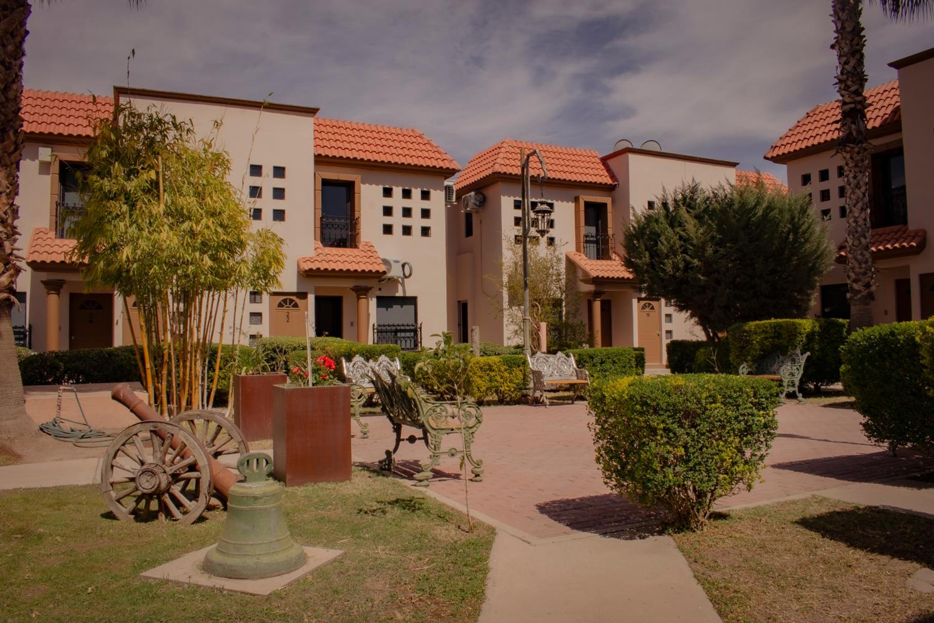 Hotel Suites Cervantes - Image 1