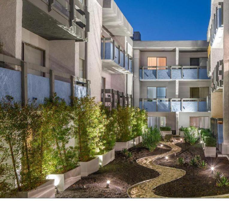 Hollywood Studio with Pool and Balcony