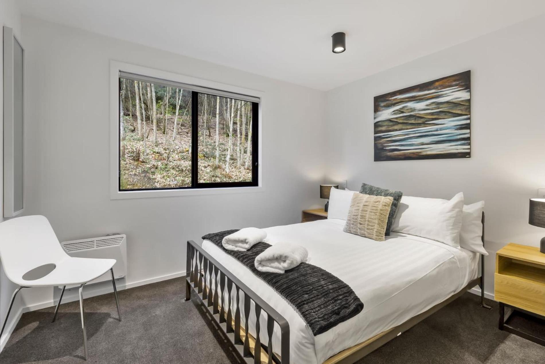Central Queenstown Apt 15a - with Gym walk to town view 3