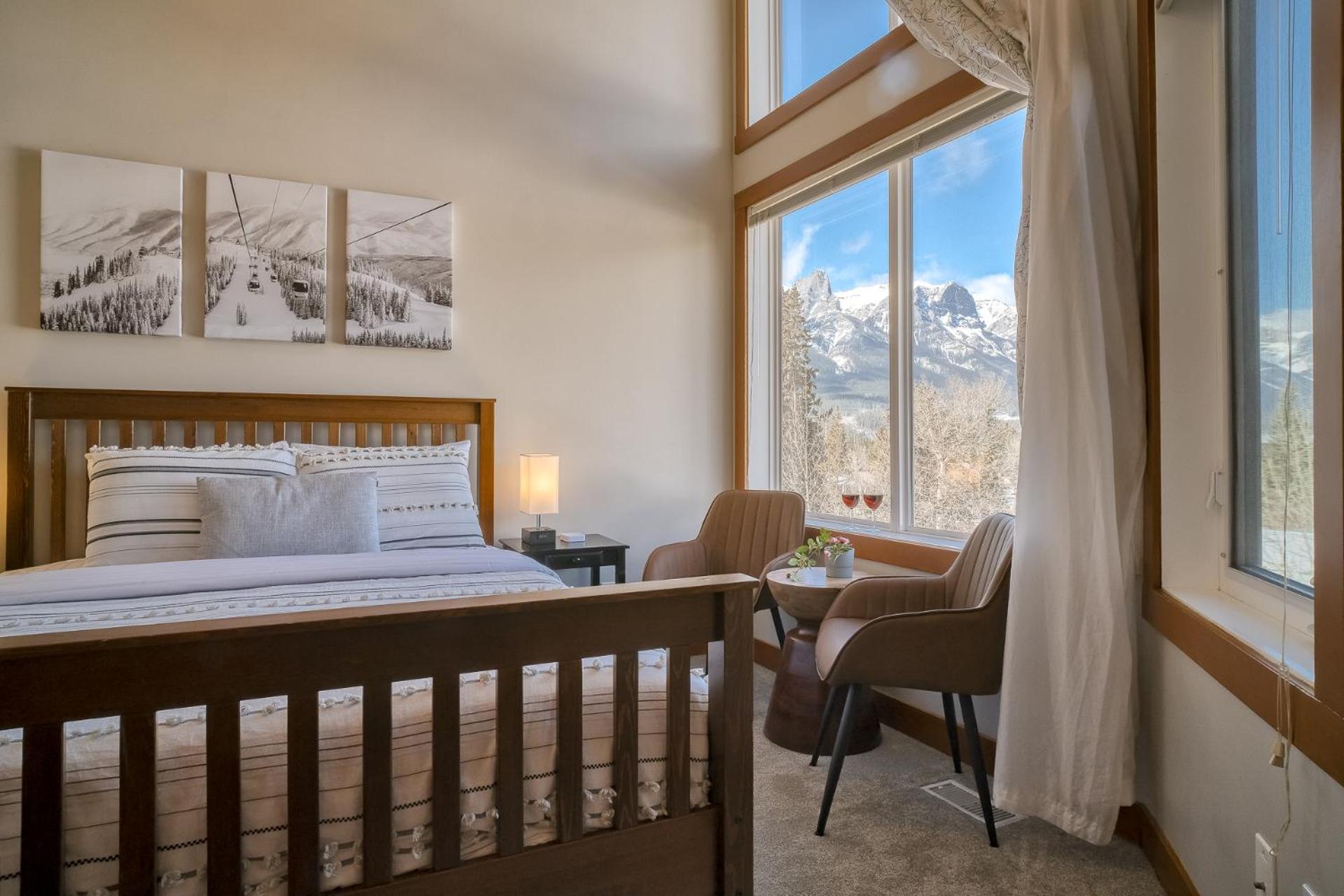 Incredible Mountain View Townhouse in DT Canmore w/ A/C & U/A Parking