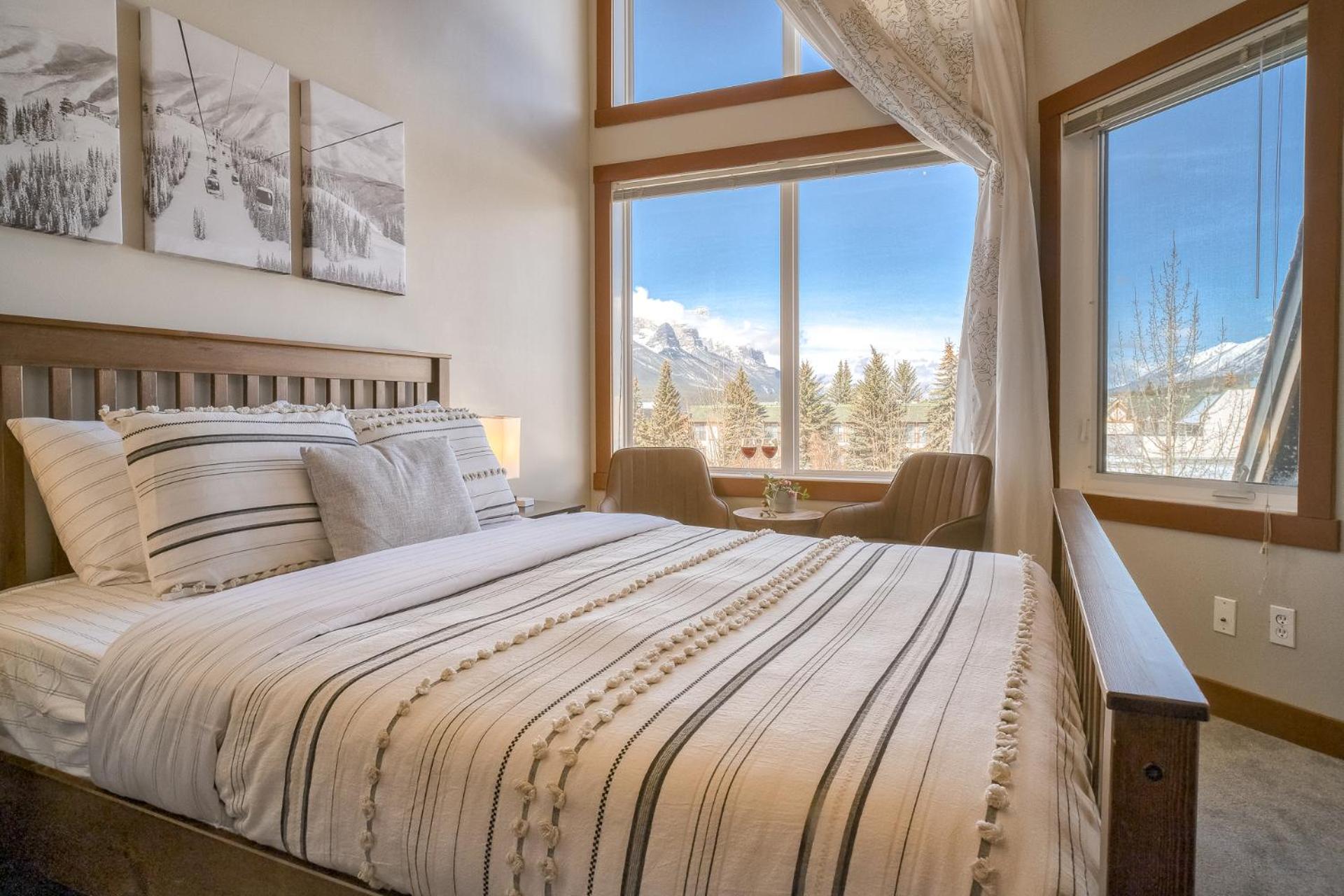 Incredible Mountain View Townhouse in DT Canmore w/ A/C & U/A Parking