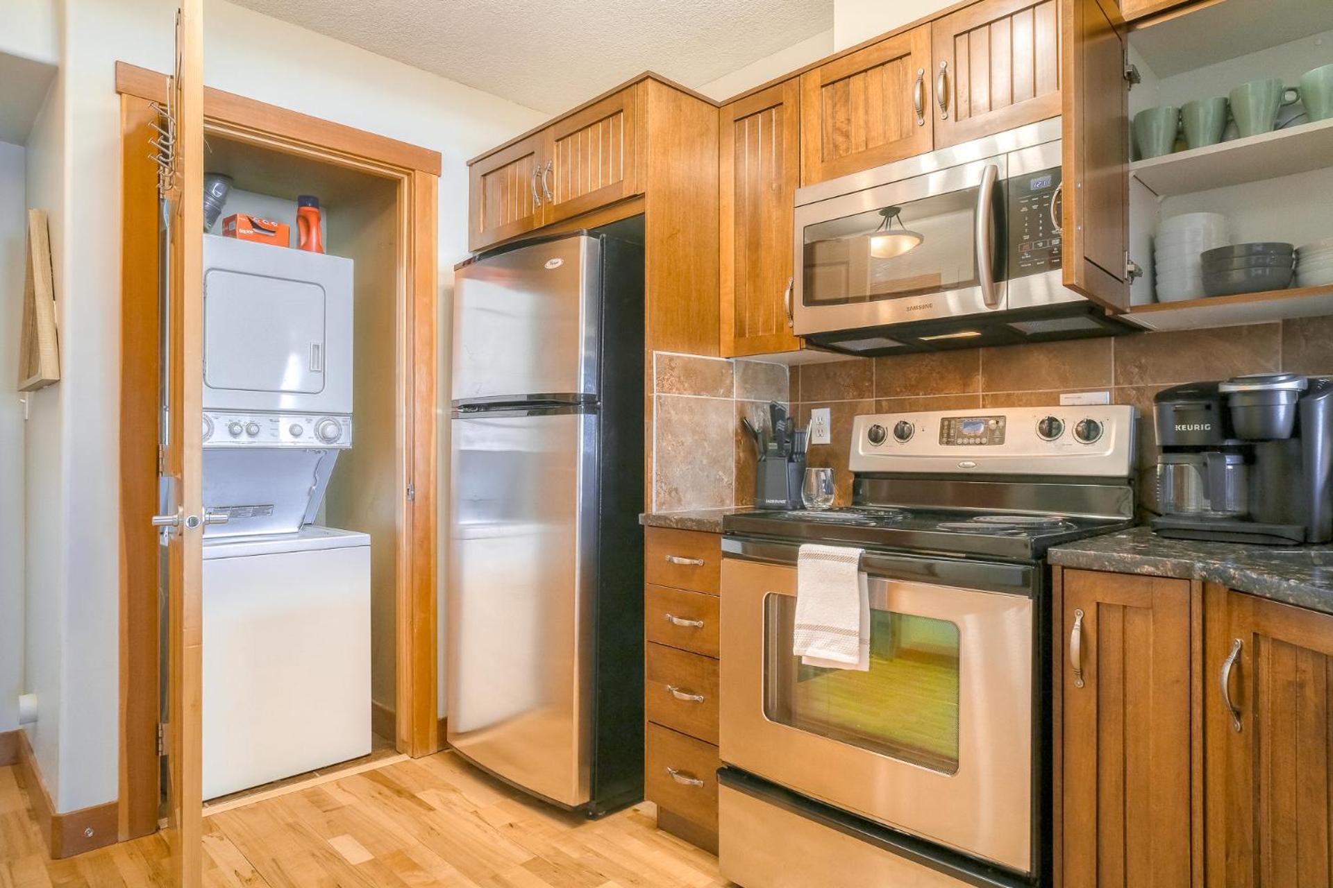 Incredible Mountain View Townhouse in DT Canmore w/ A/C & U/A Parking