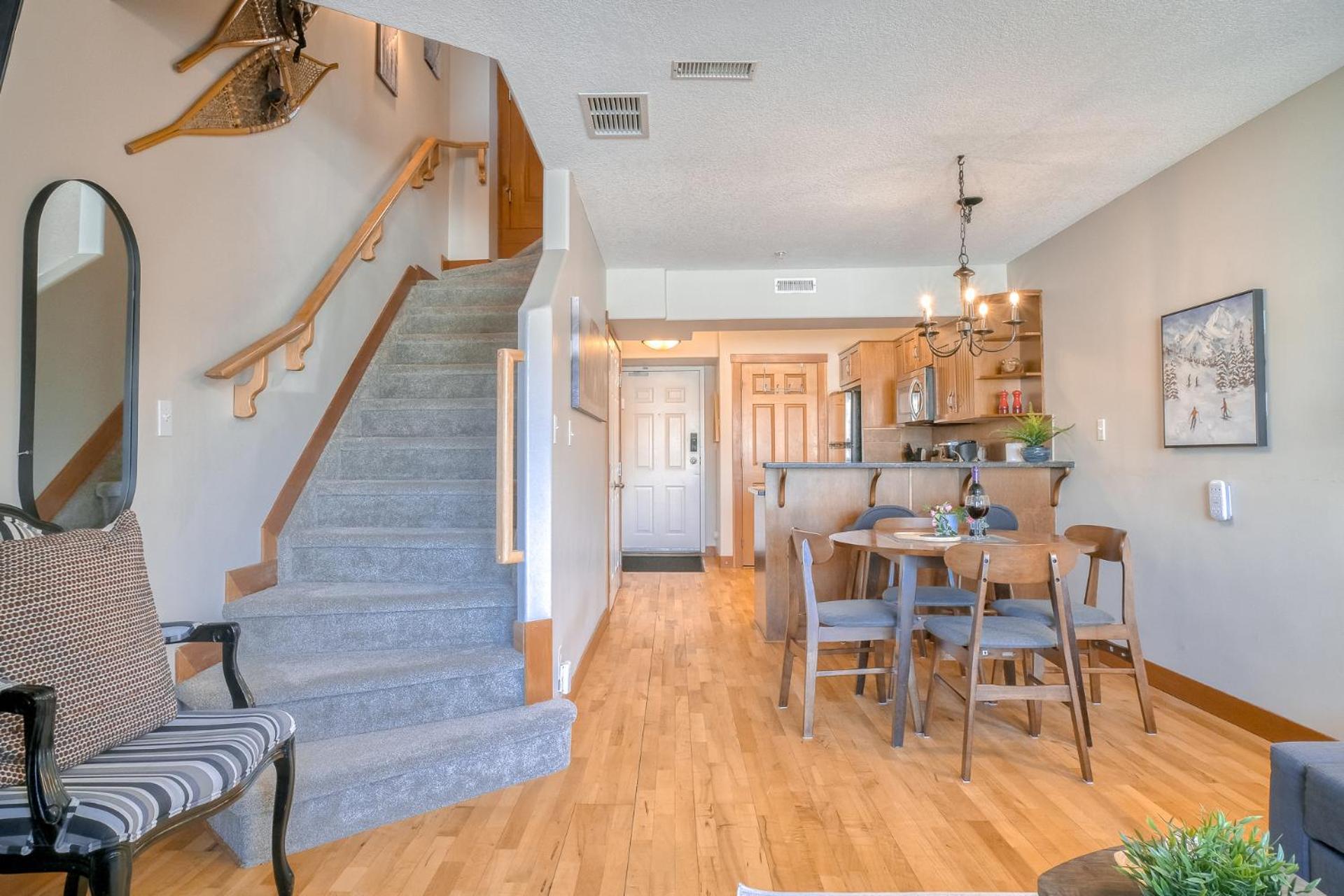 Incredible Mountain View Townhouse in DT Canmore w/ A/C & U/A Parking