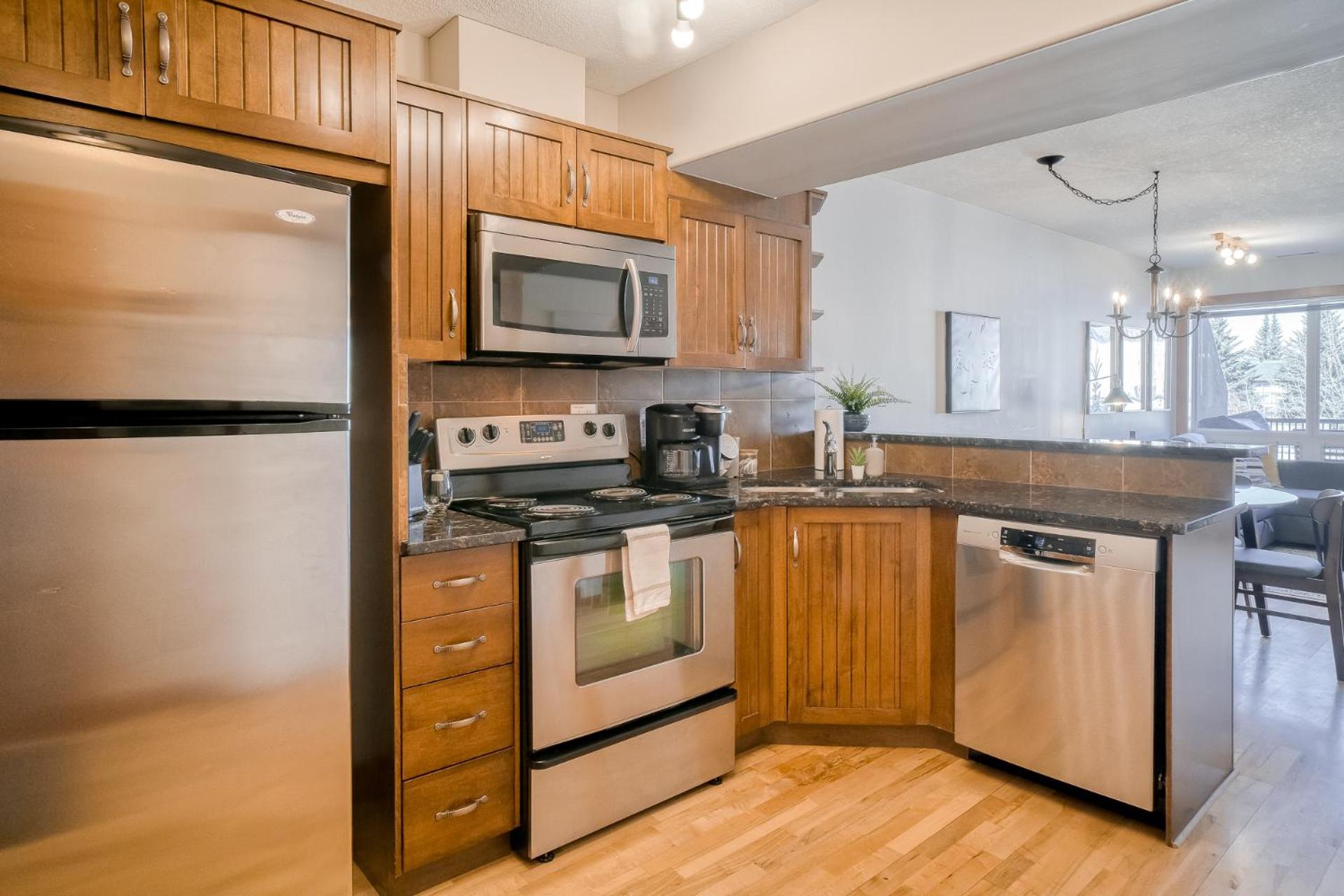 Incredible Mountain View Townhouse in DT Canmore w/ A/C & U/A Parking