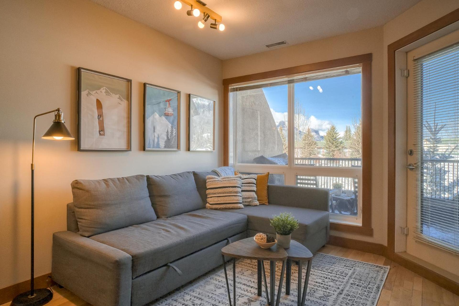 Incredible Mountain View Townhouse in DT Canmore w/ A/C & U/A Parking