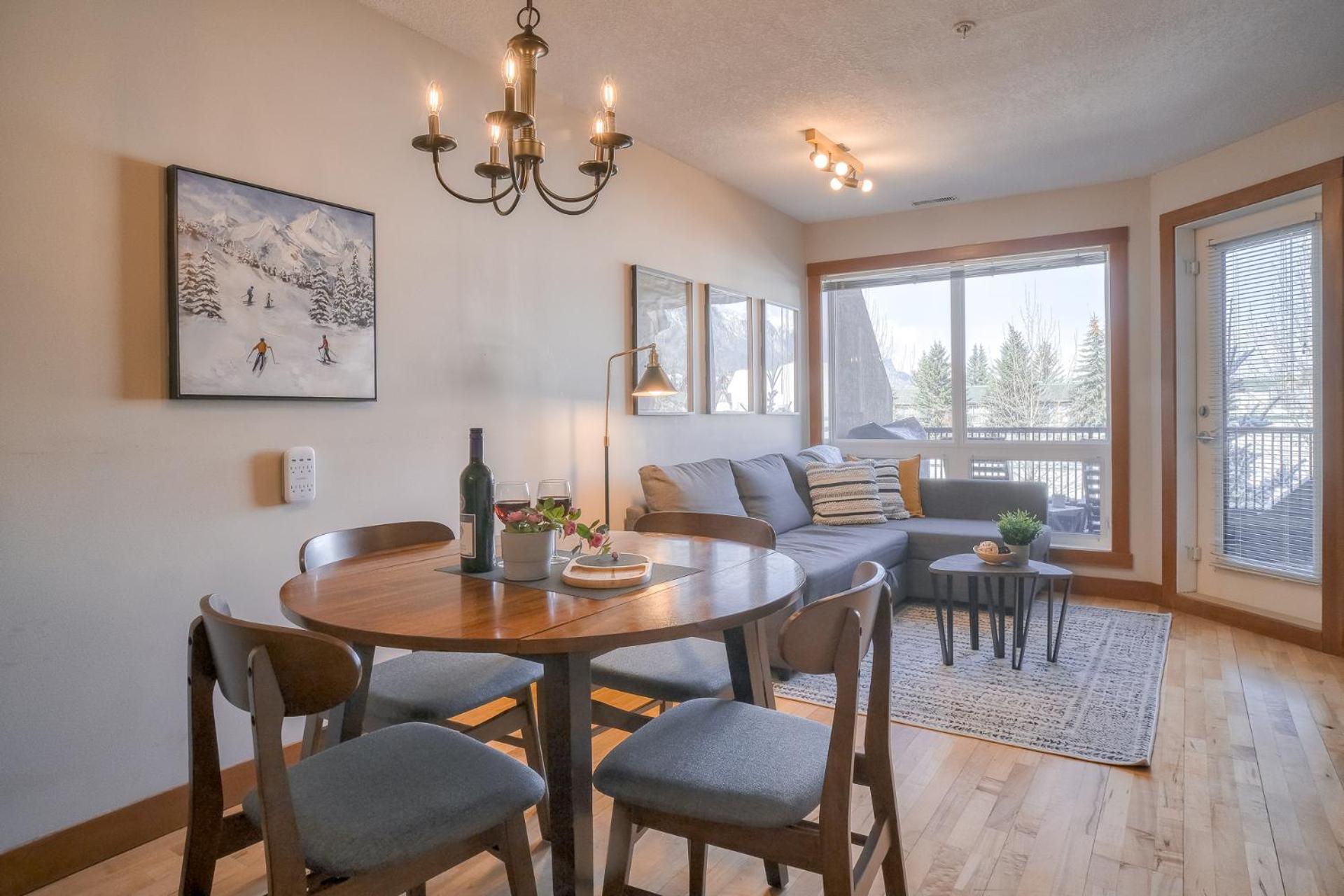 Incredible Mountain View Townhouse in DT Canmore w/ A/C & U/A Parking