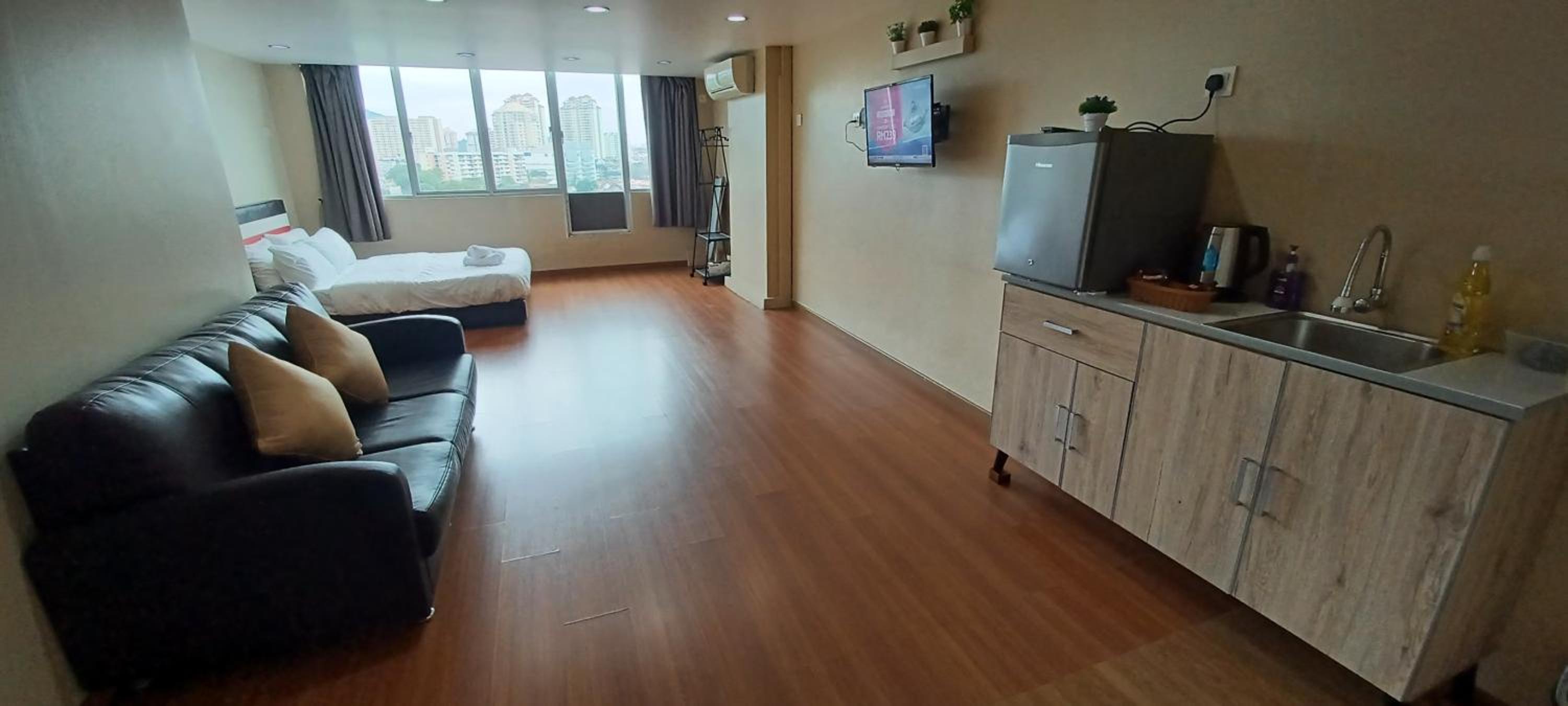 Duplex Apartment Near Queensbay Mall photo 5