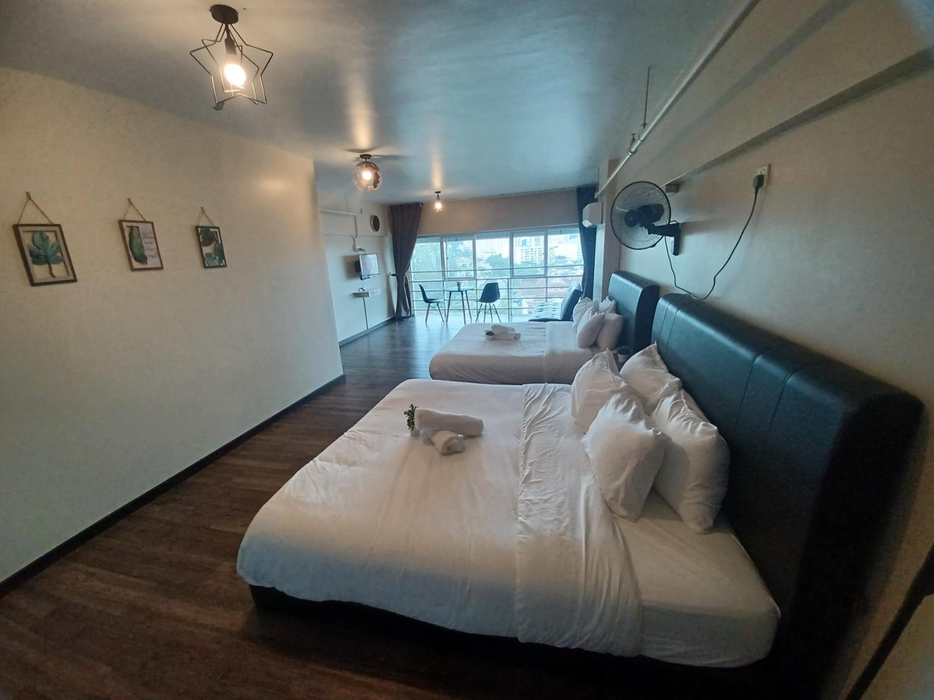 Duplex Apartment Near Queensbay Mall photo 7