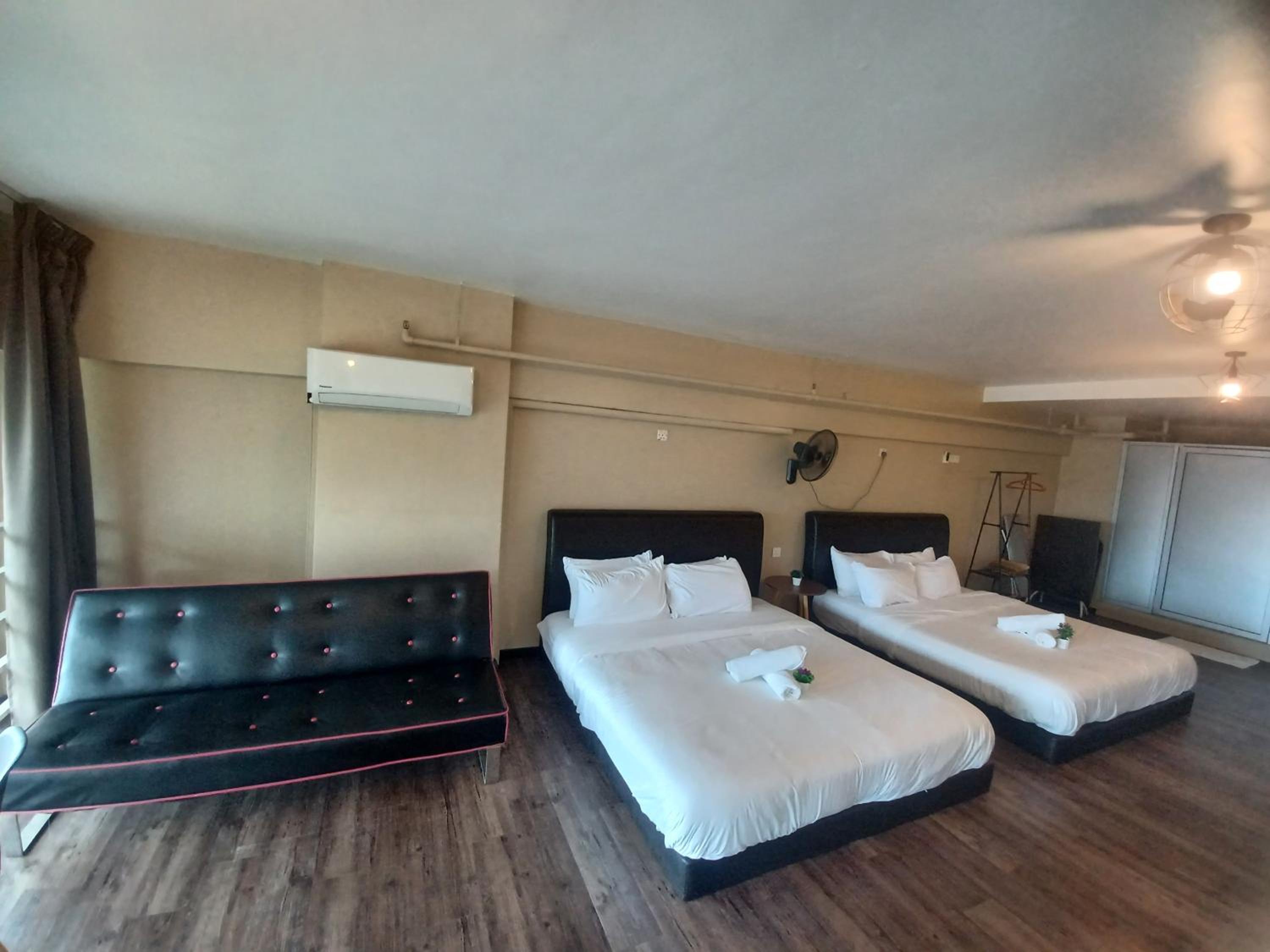 Duplex Apartment Near Queensbay Mall photo 1